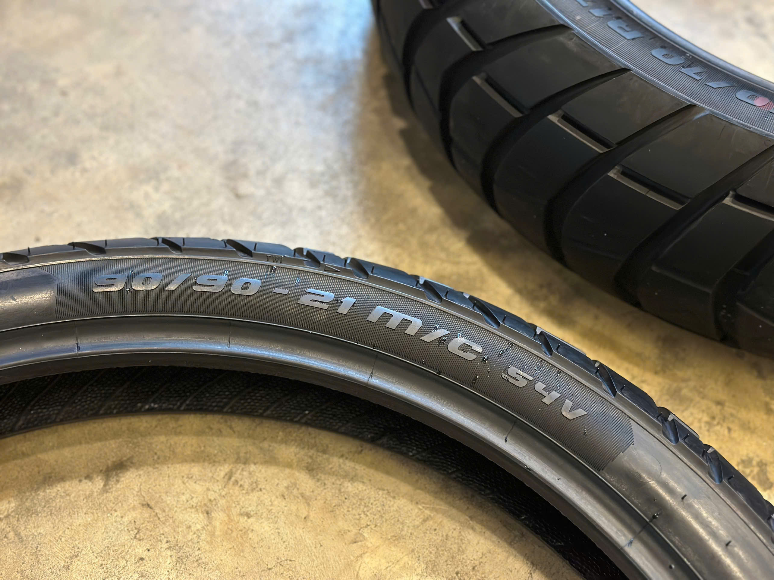 Cặp vỏ Metzeler Karoo Street tháo xe Triumph Scrambler 1200X - 501 KG