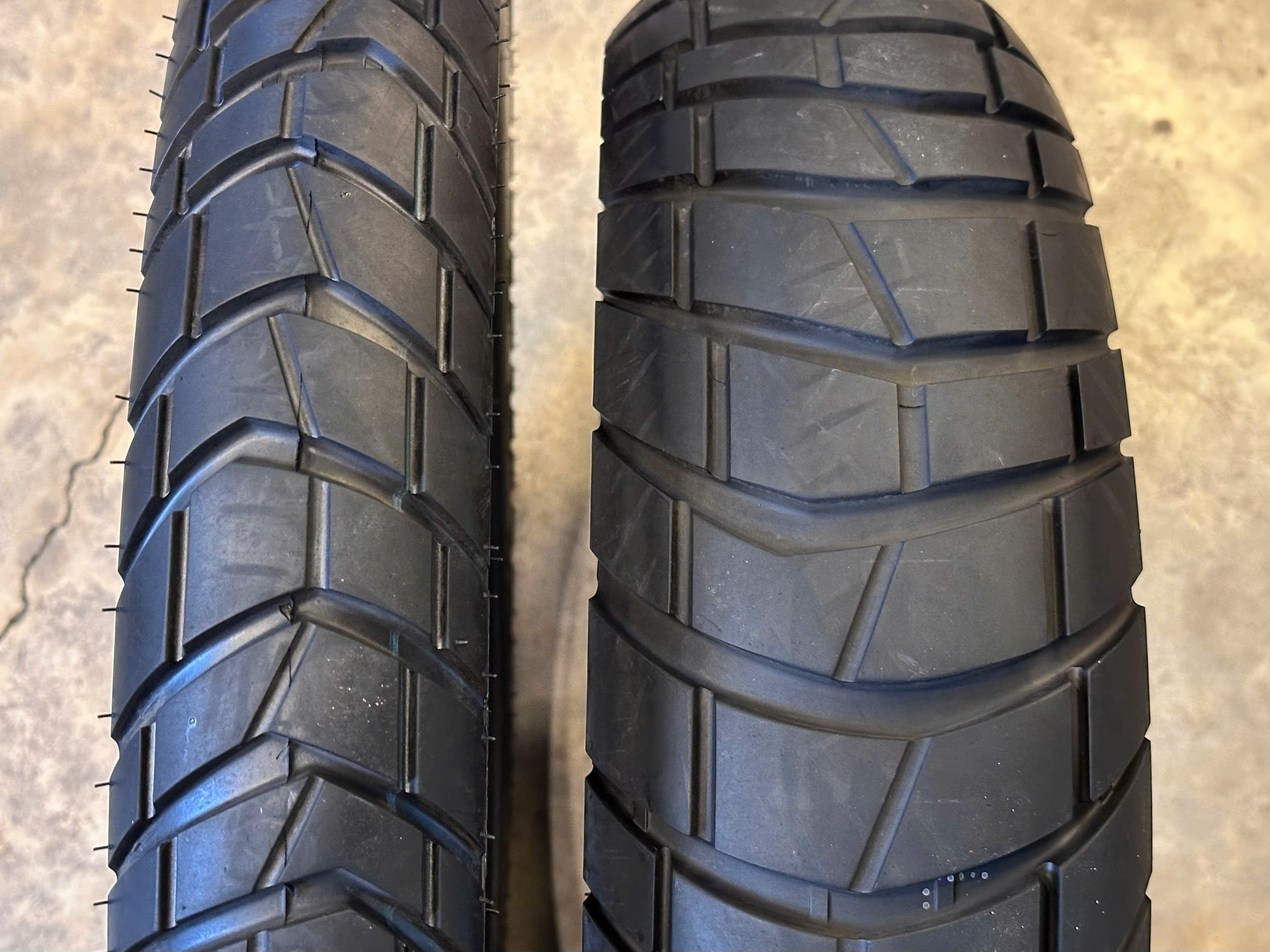 Cặp vỏ Metzeler Karoo Street tháo xe Triumph Scrambler 1200X - 501 KG