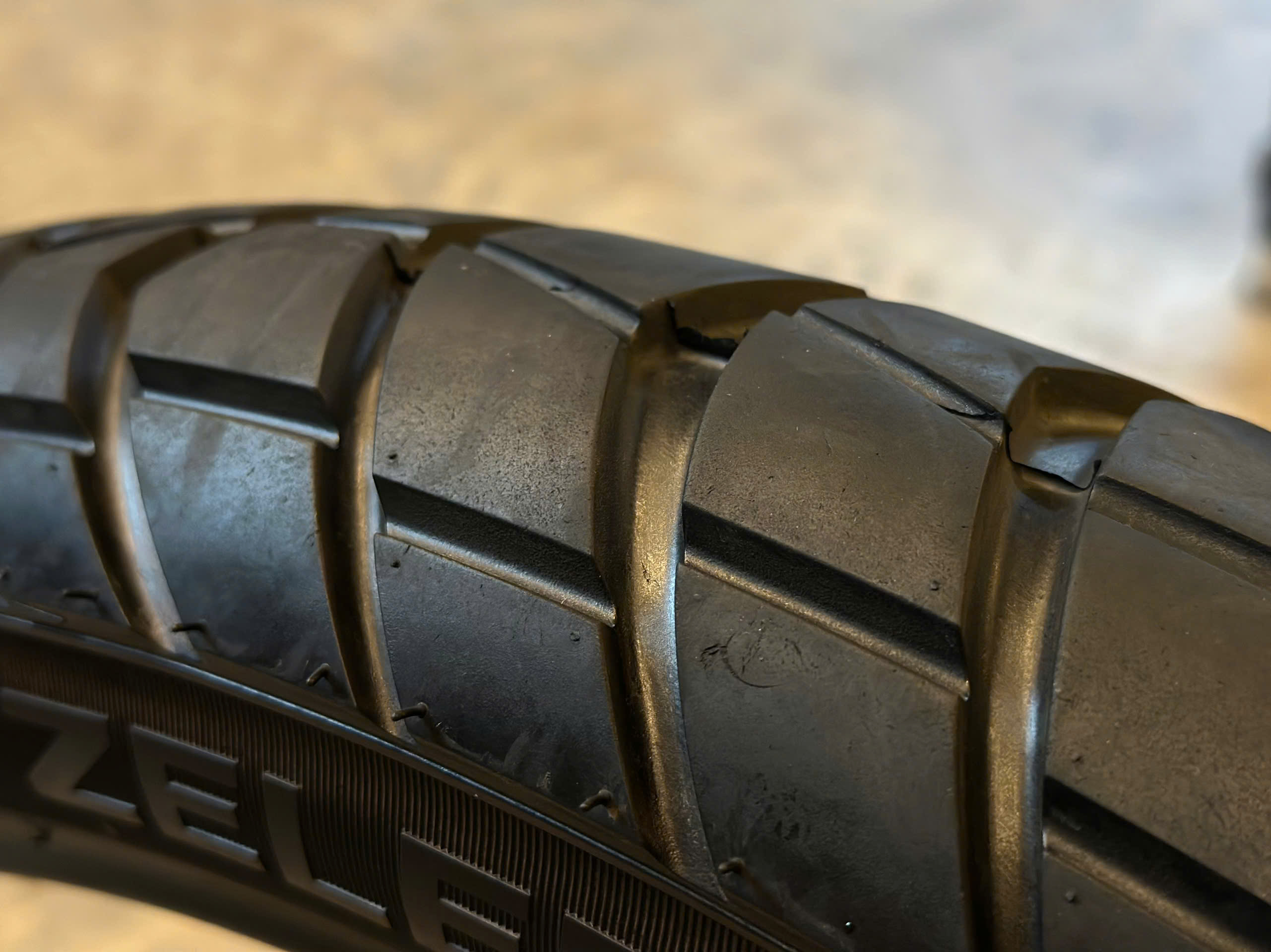 Cặp vỏ Metzeler Karoo Street tháo xe Triumph Scrambler 1200X - 501 KG