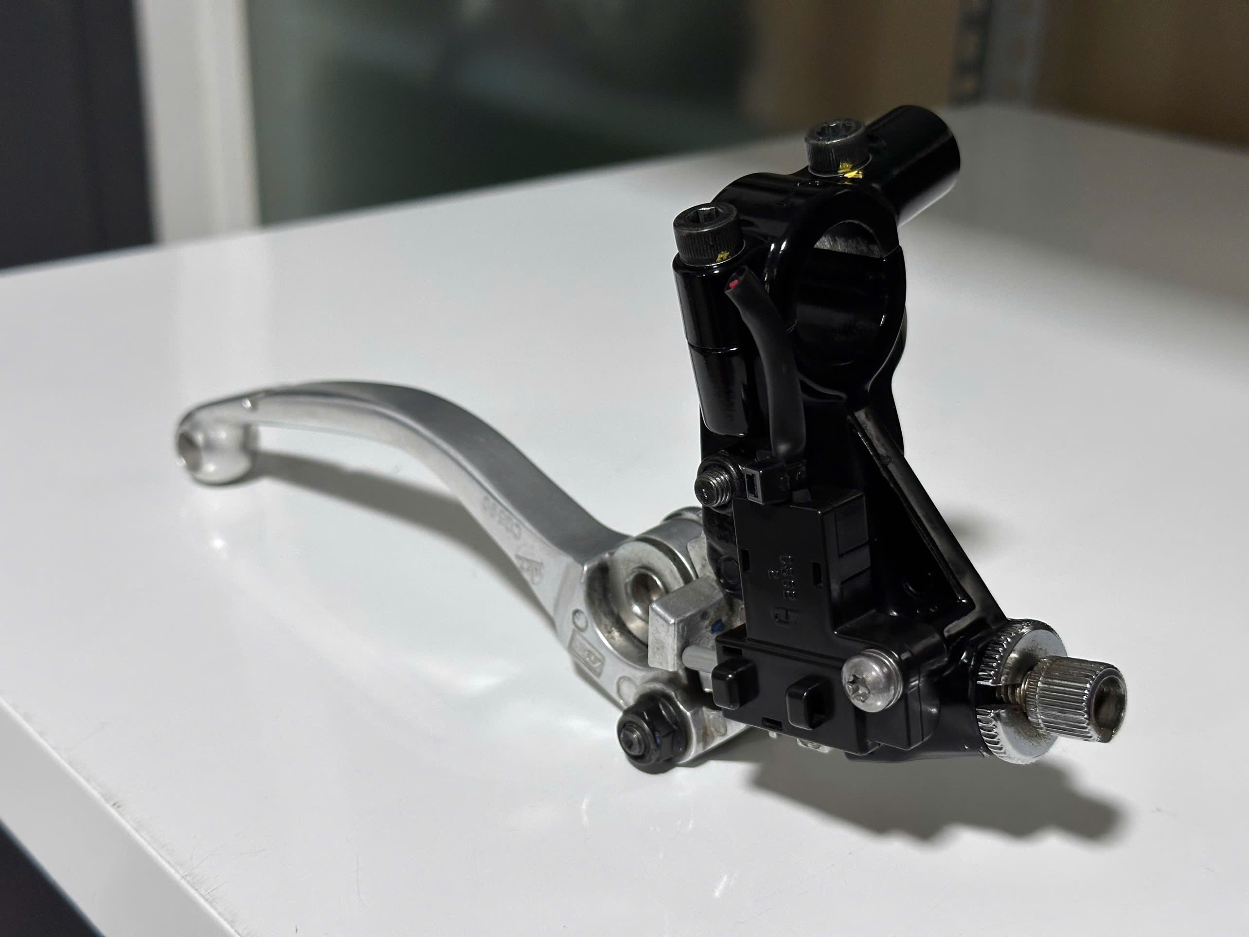 Tay côn zin tháo xe Triumph Speed Twin 900 - 508 KG