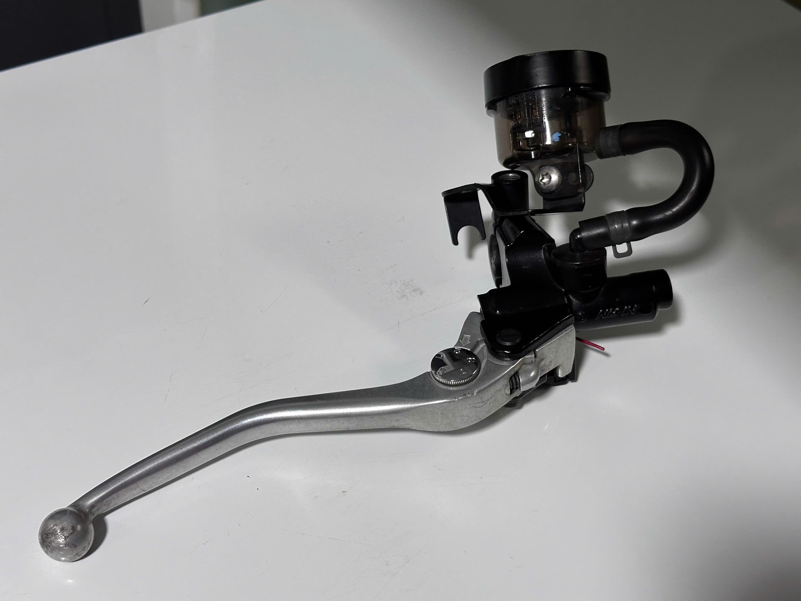 Tay thắng zin tháo xe Triumph Speed Twin 900 - 507 KG