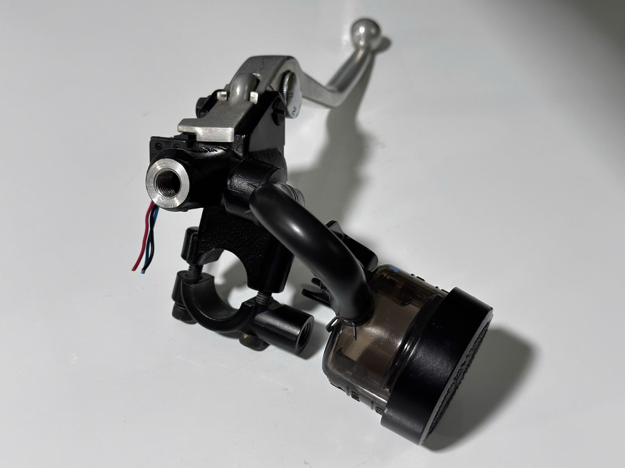 Tay thắng zin tháo xe Triumph Speed Twin 900 - 507 KG