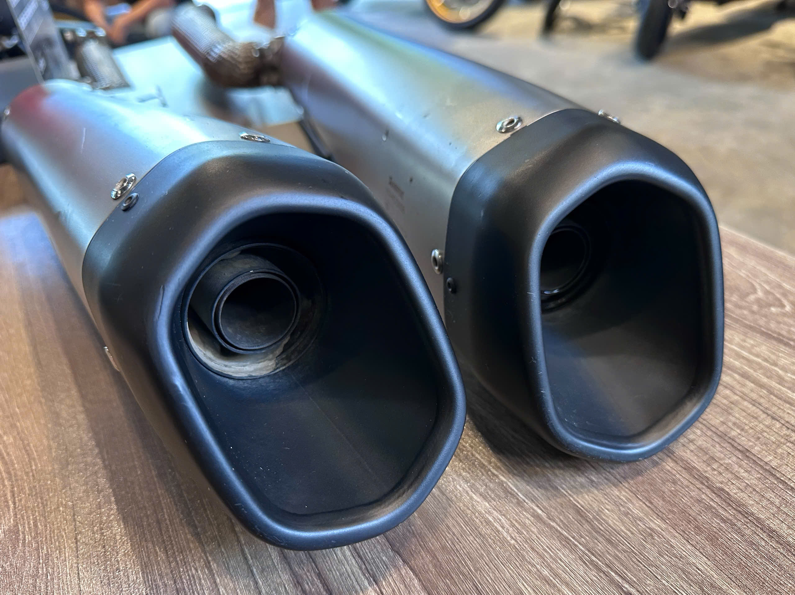 Cặp pô Akrapovic cho Triumph Scrambler 1200 - 521KG