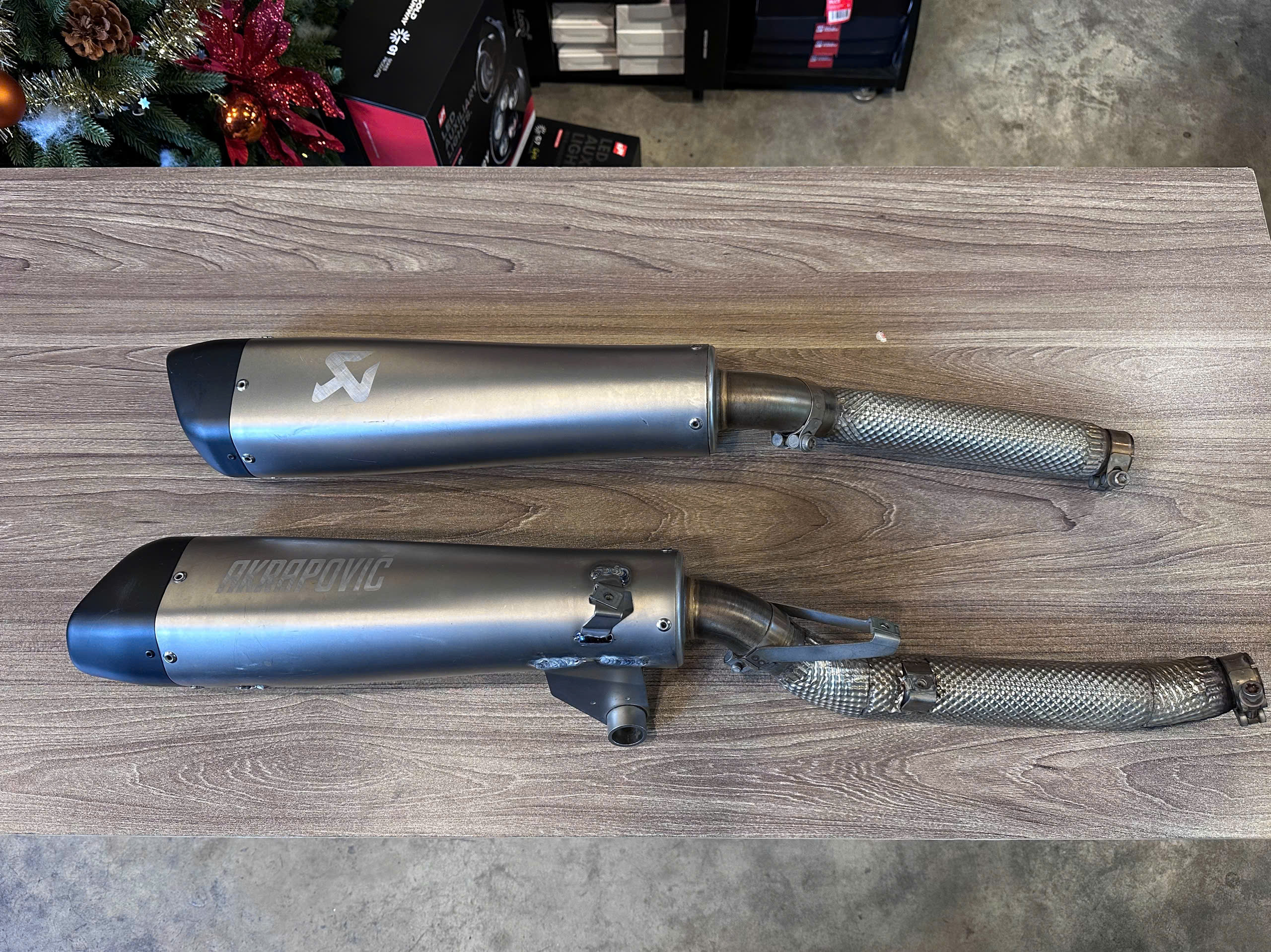 Cặp pô Akrapovic cho Triumph Scrambler 1200 - 521KG