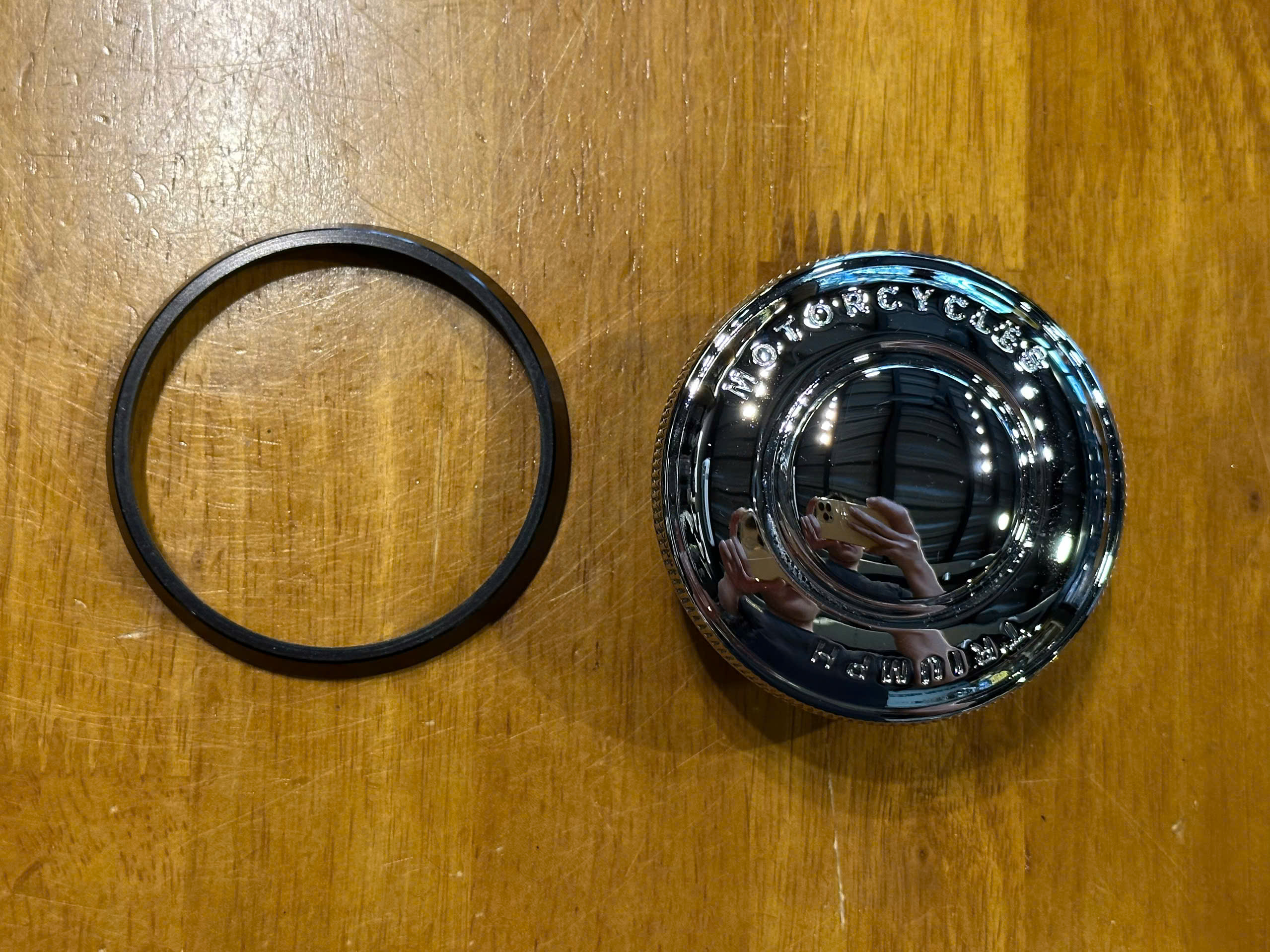 Nắp bình xăng zin Triumph T100/T120/Street Twin - 531 KG