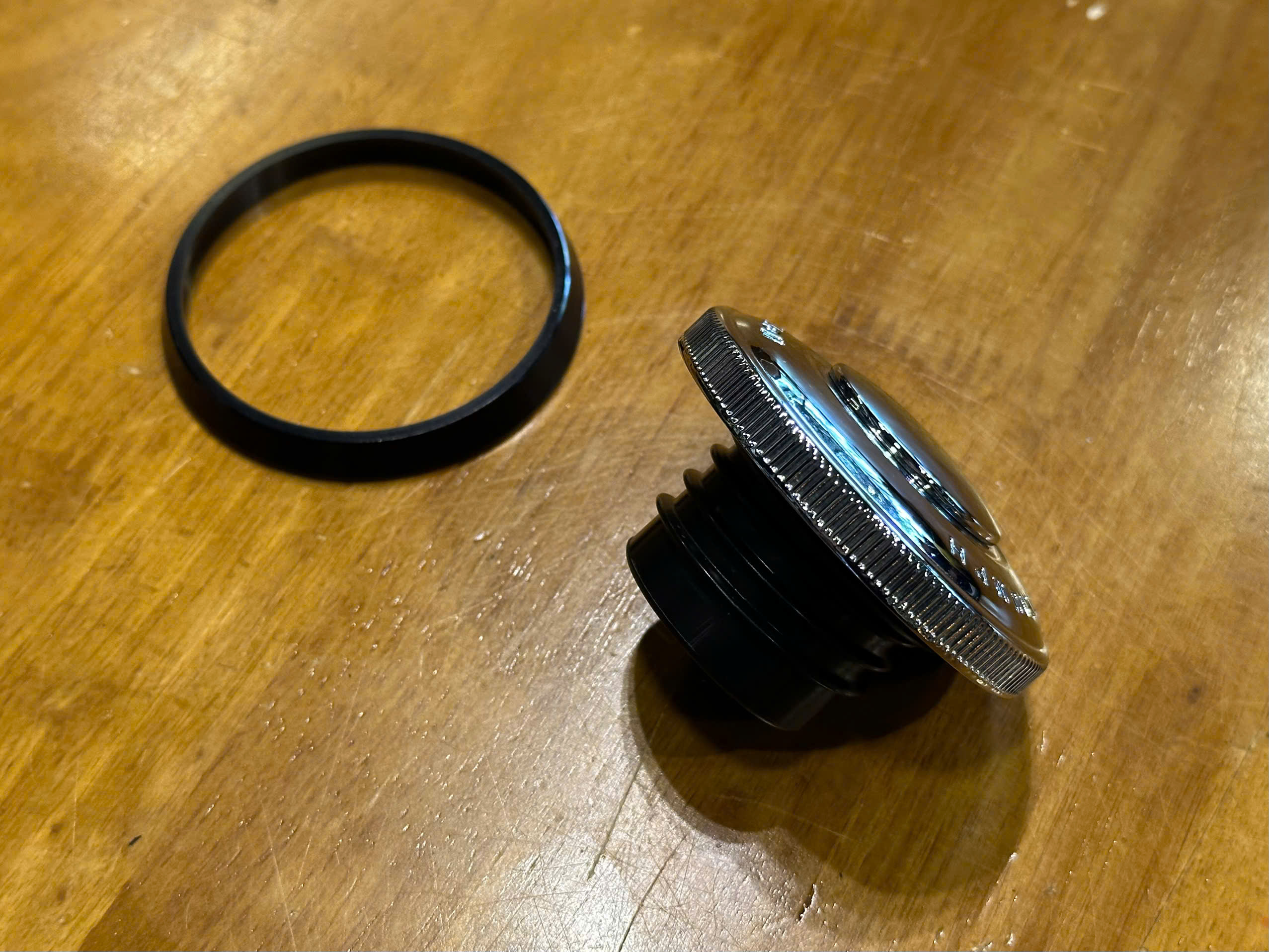 Nắp bình xăng zin Triumph T100/T120/Street Twin - 531 KG