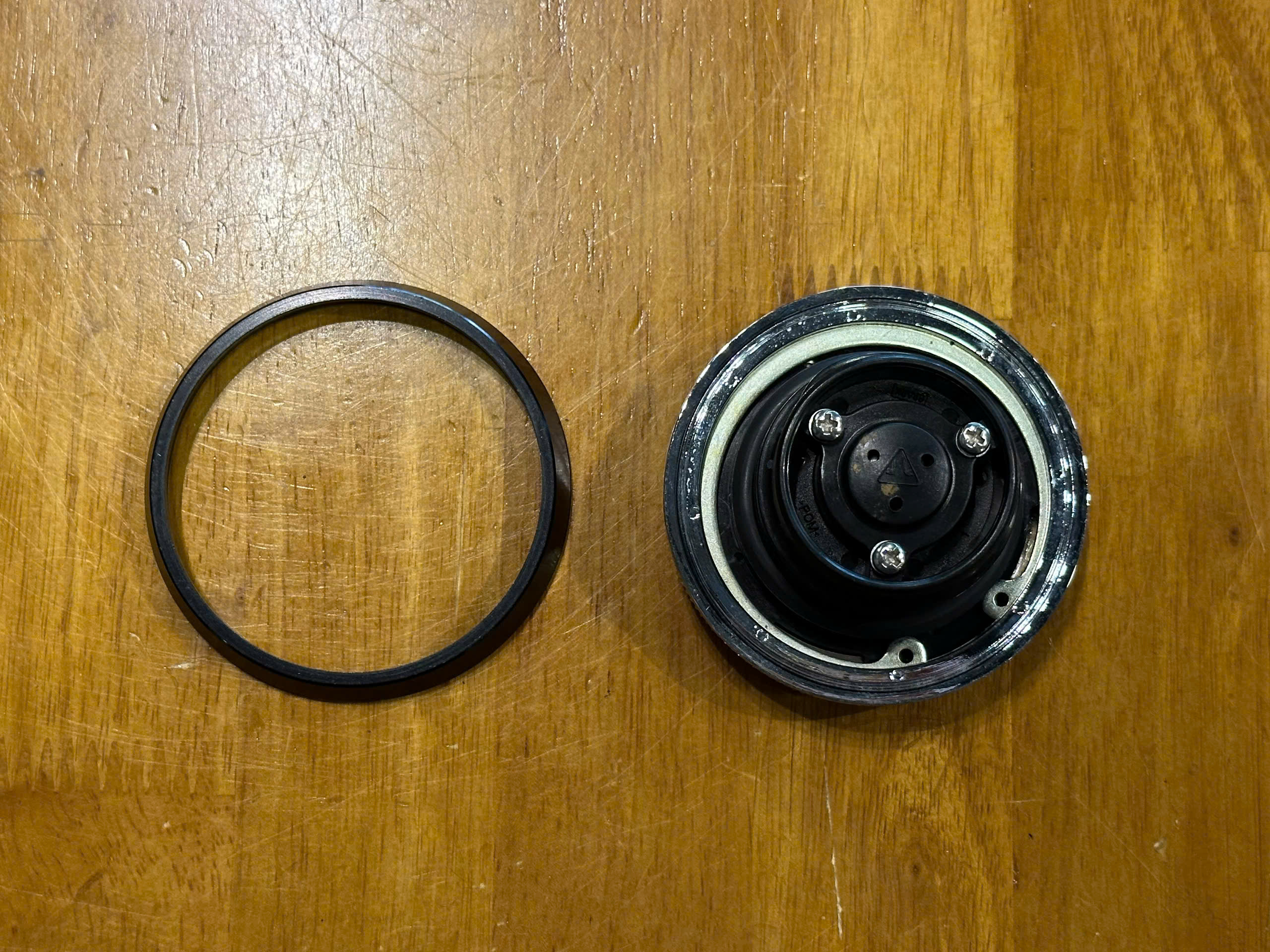 Nắp bình xăng zin Triumph T100/T120/Street Twin - 531 KG