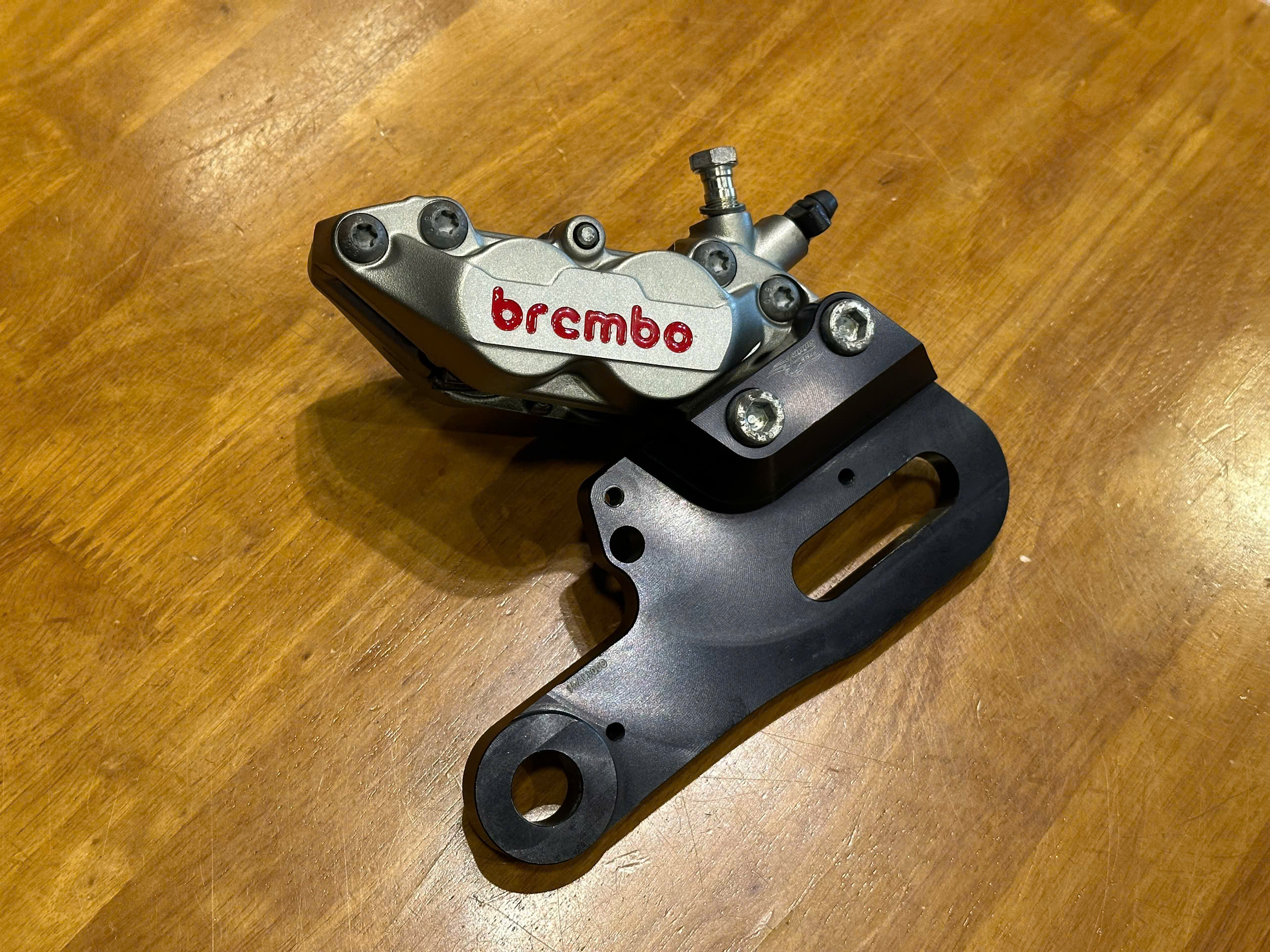 Bộ heo sau Brembo 4 pis + đĩa Newfen của Free Spirit cho Triumph Street Twin. Speed Twin 900 - 541