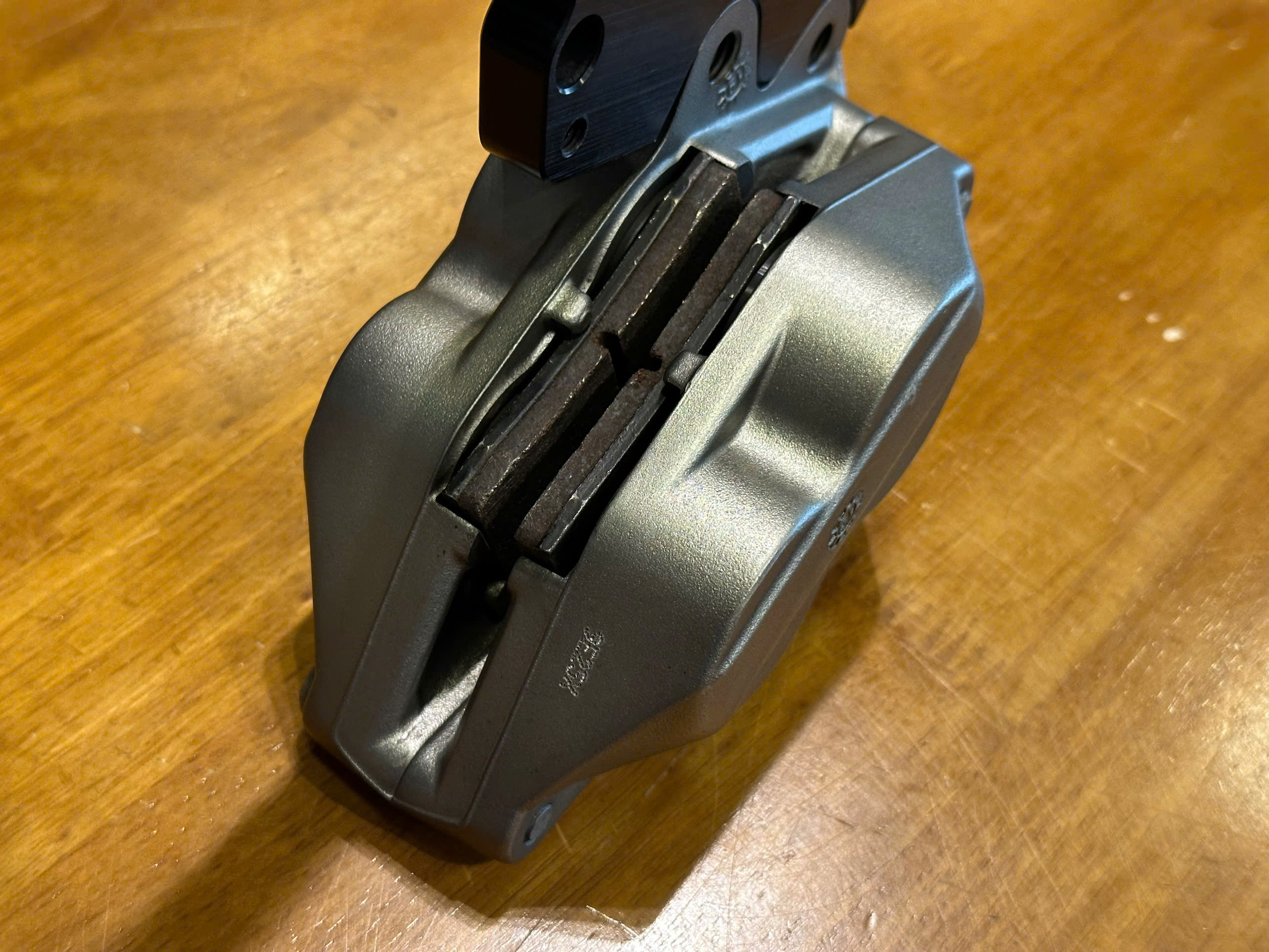 Bộ heo sau Brembo 4 pis + đĩa Newfen của Free Spirit cho Triumph Street Twin. Speed Twin 900 - 541