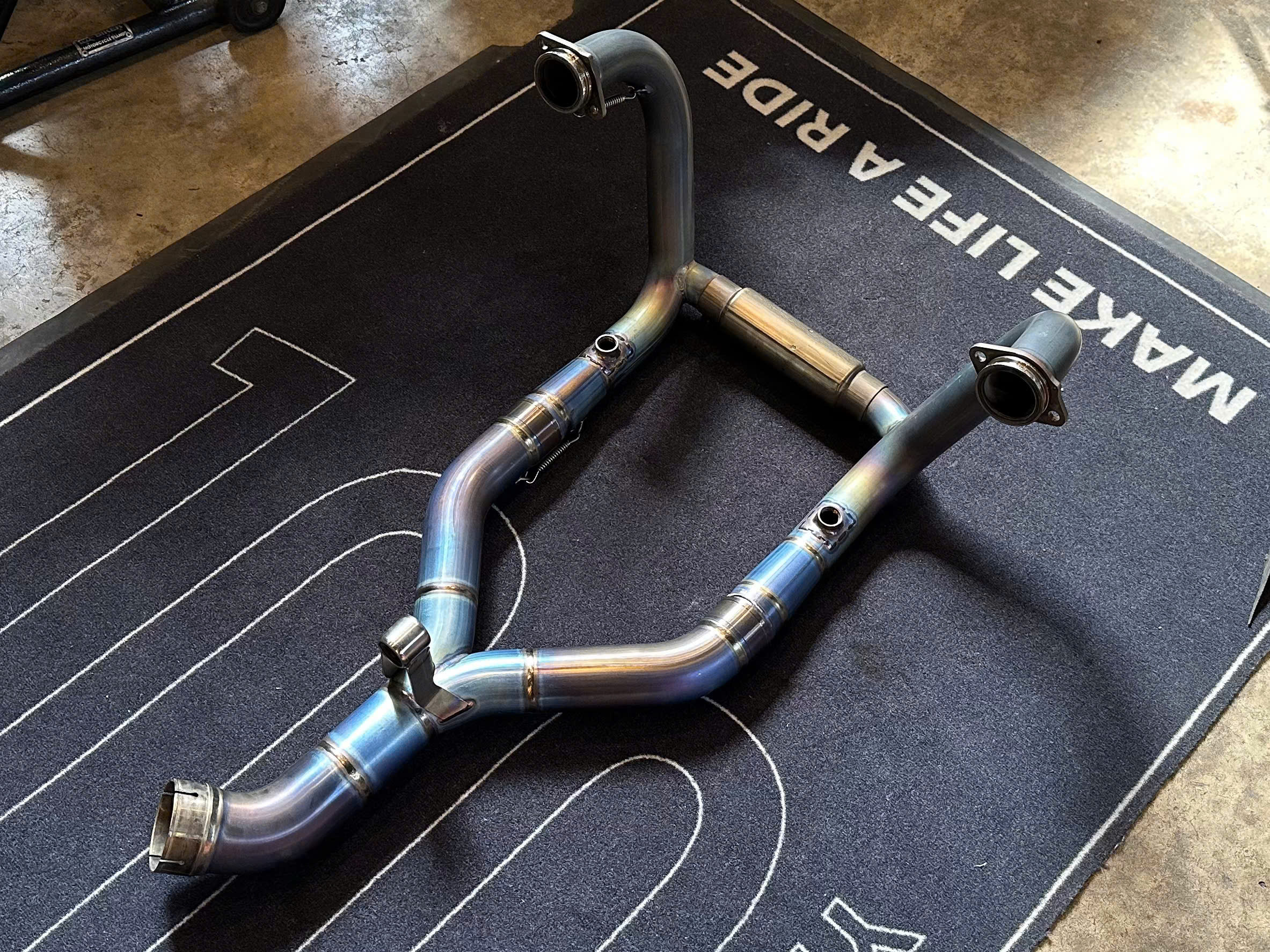 Cổ pô Akrapovic cho BMW R Ninet - 546 KG