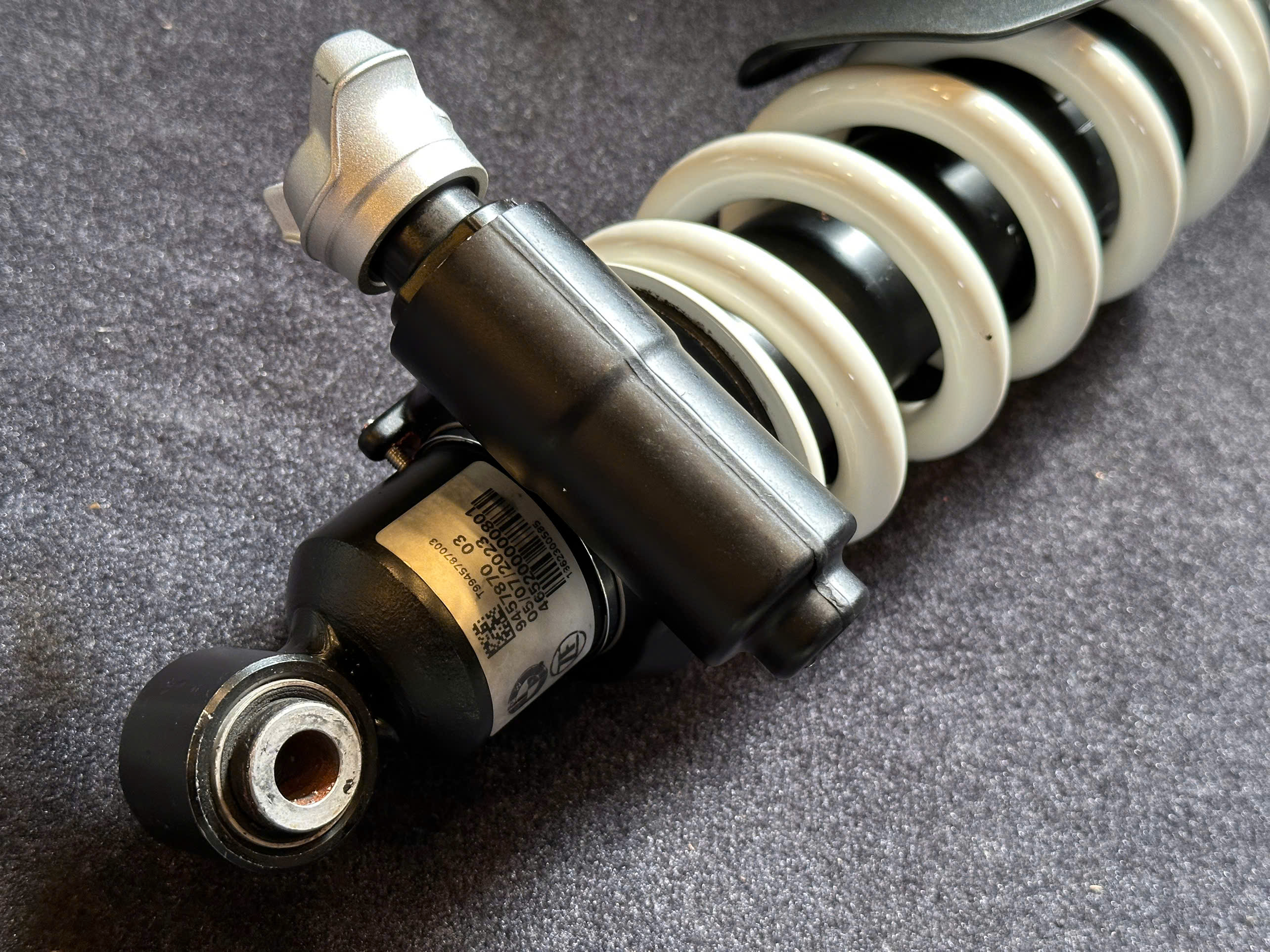 Phuộc sau zin BMW R Ninet - 547 KG