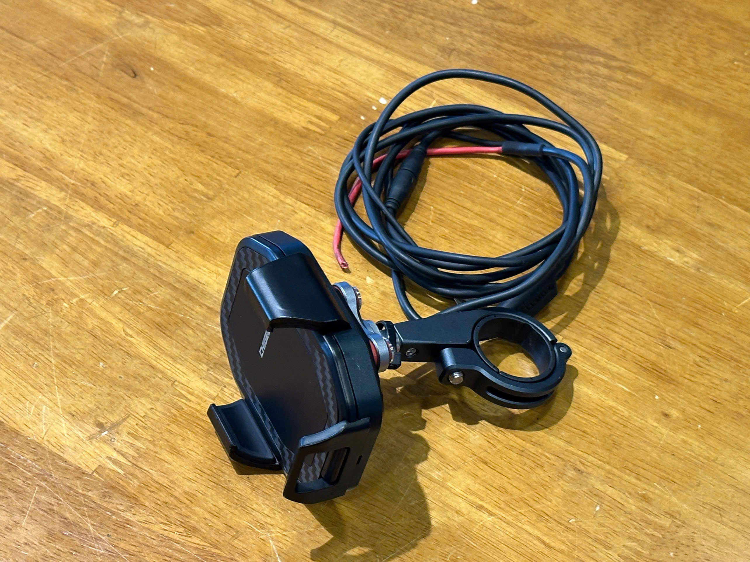 Kẹp điện thoại Chigee có sạc - 554 KG