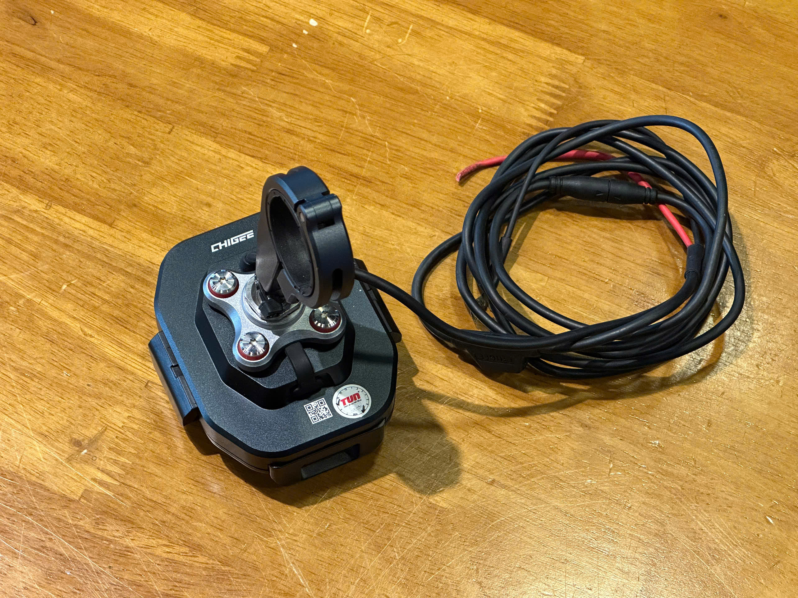 Kẹp điện thoại Chigee có sạc - 554 KG