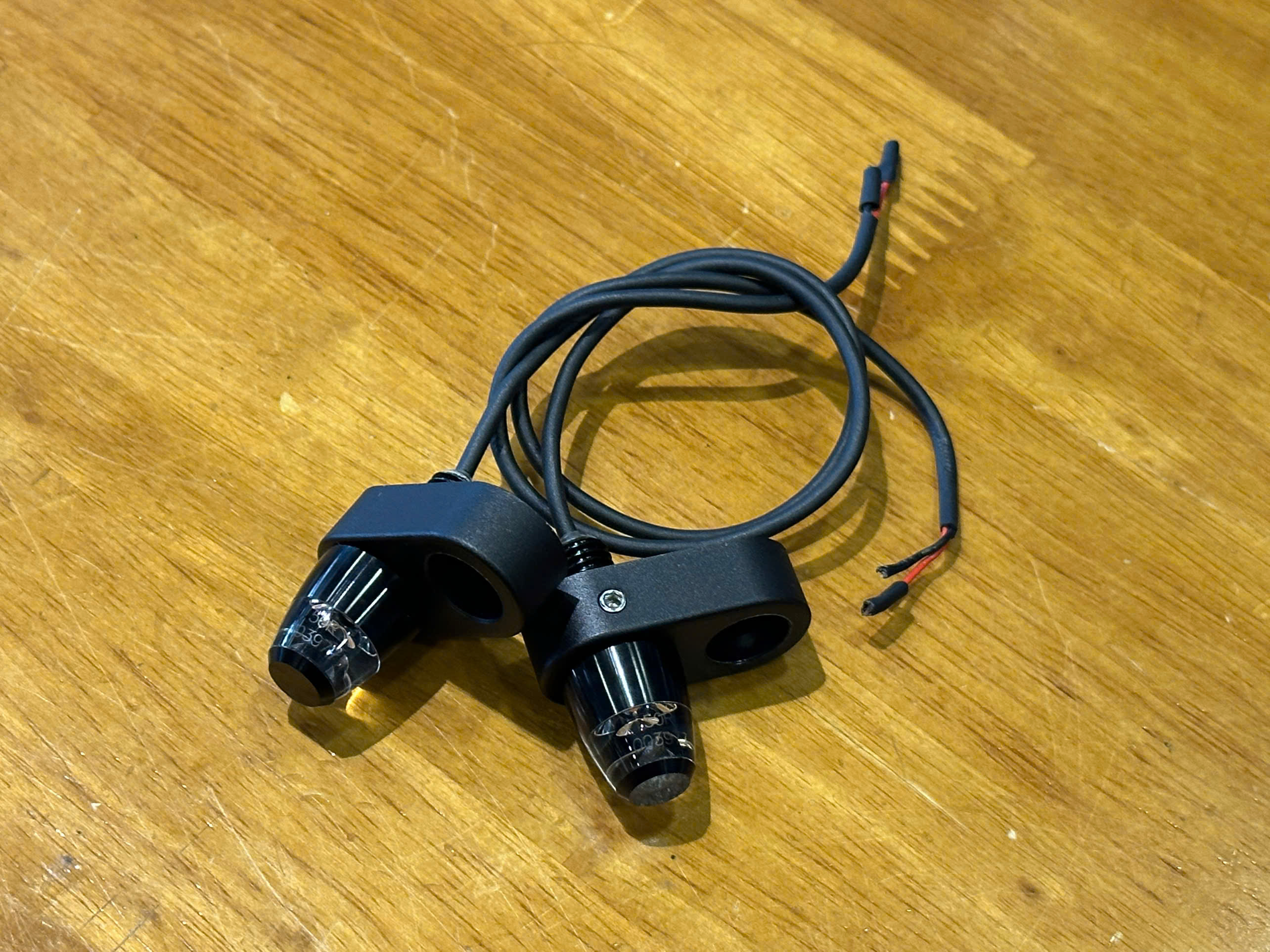 Cặp xi nhan Motogadget Pin (có pát) - 553 KG