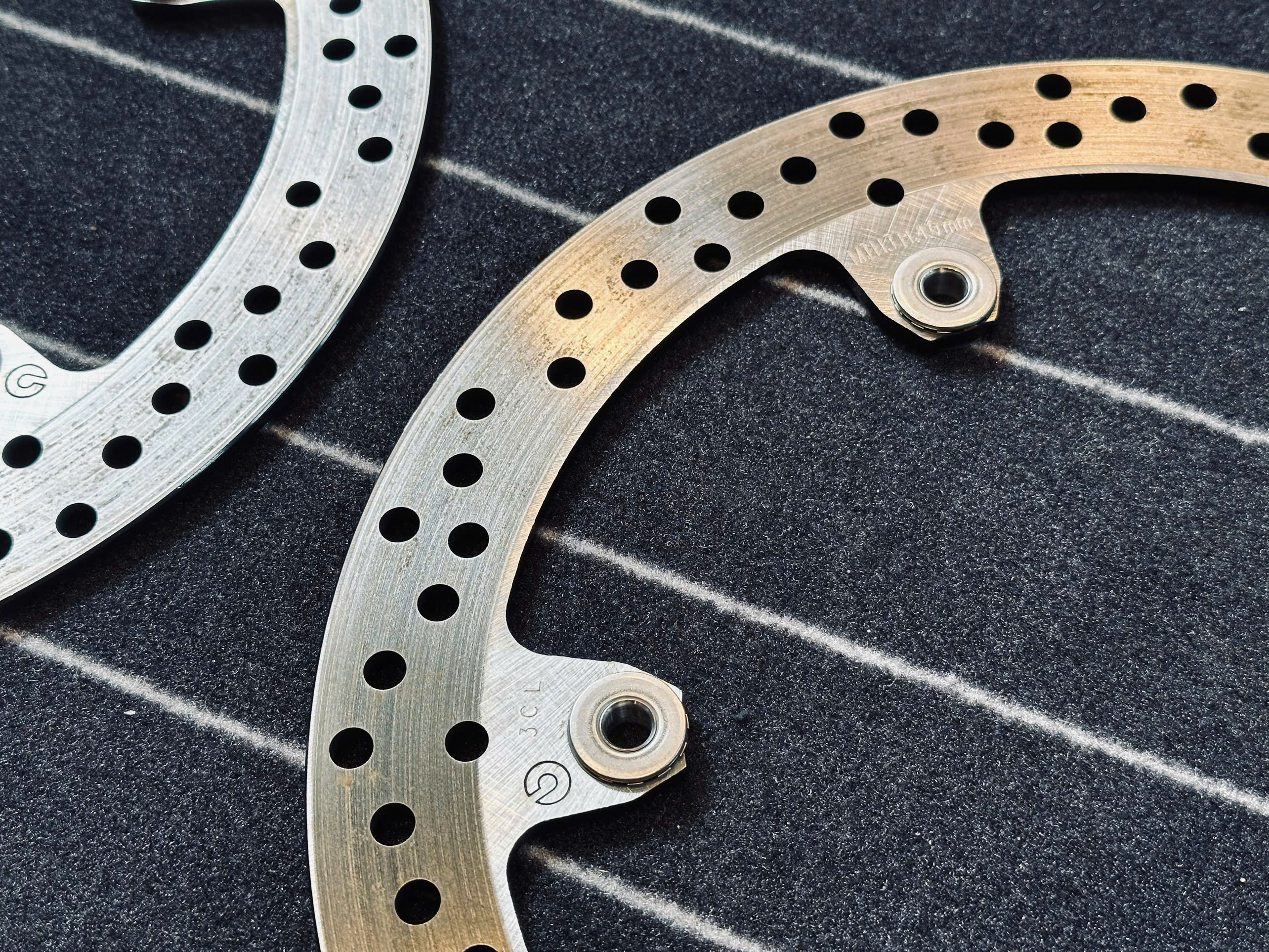 Cặp đĩa thắng trước + đĩa thắng sau zin BMW R Ninet - 550 KG