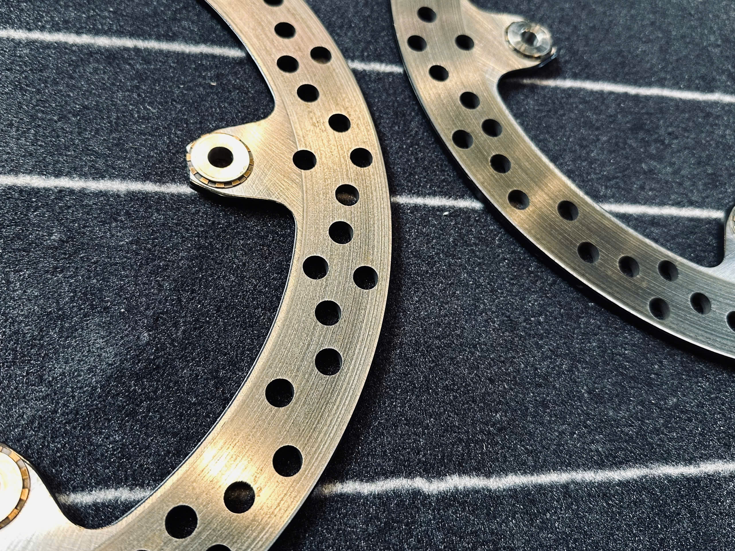 Cặp đĩa thắng trước + đĩa thắng sau zin BMW R Ninet - 550 KG