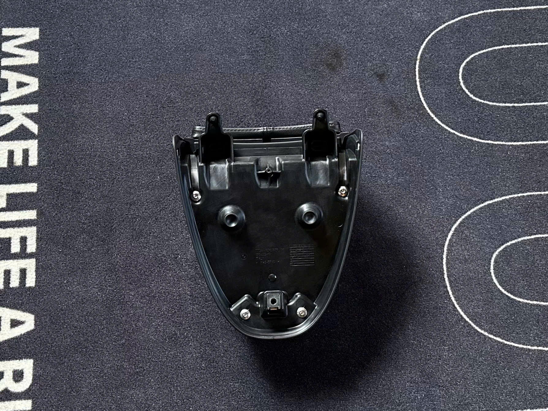 Ốp yên solo màu nhôm xước cho BMW R Ninet - 558 KG