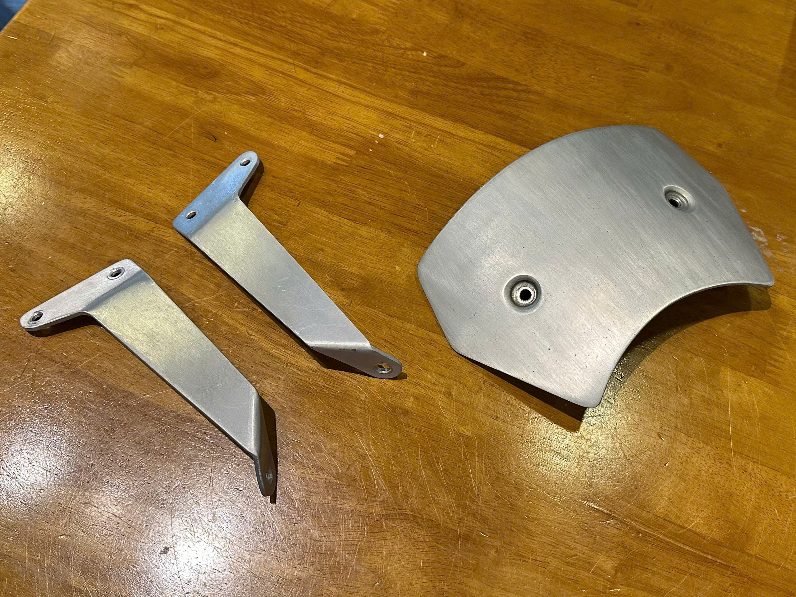 Mão nhôm xước cho Triumph Speed Twin 900 - 572KG