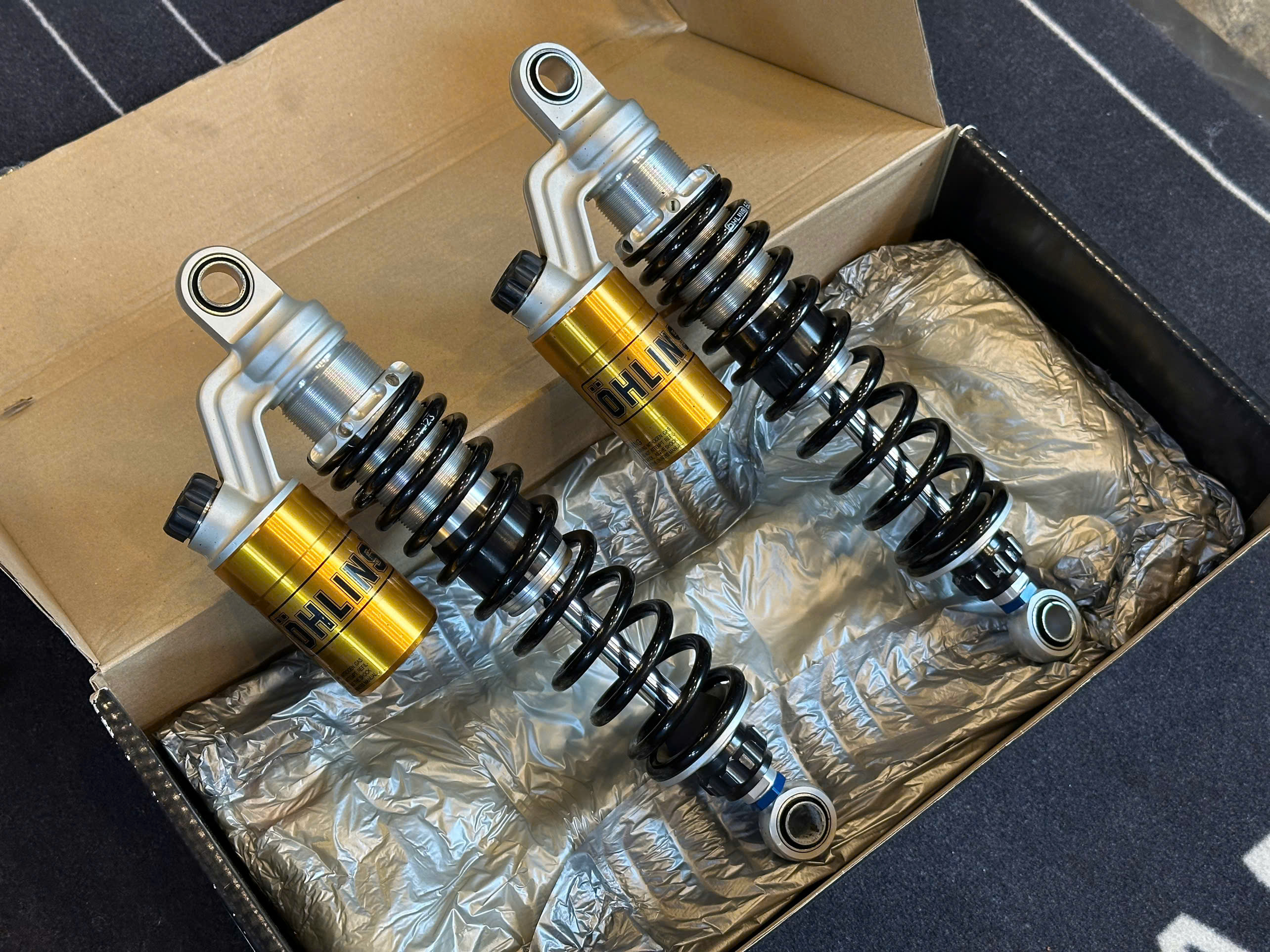 Cặp phuộc sau Ohlins Triumph Speed Twin 900 - 568KG