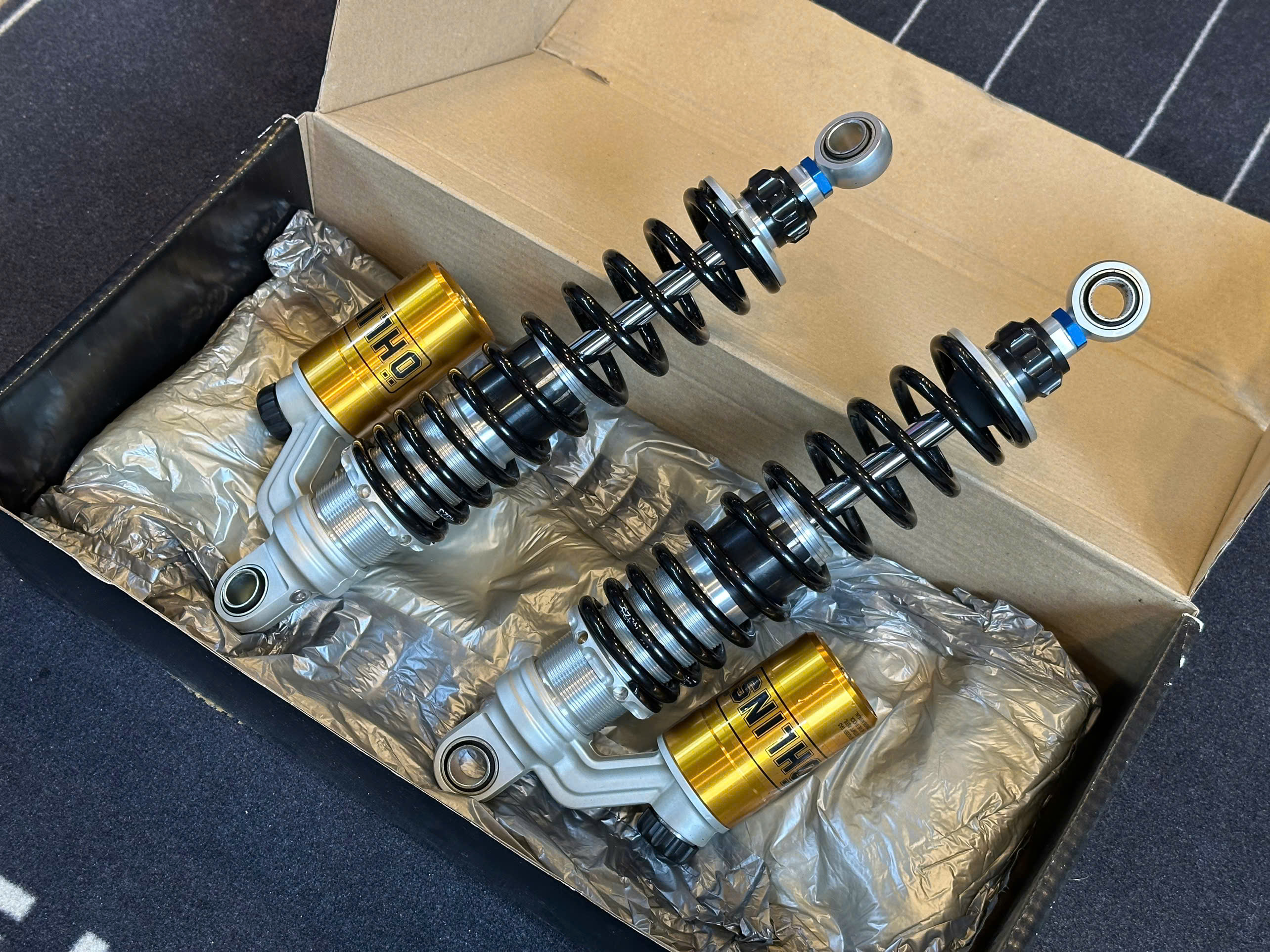 Cặp phuộc sau Ohlins Triumph Speed Twin 900 - 568KG