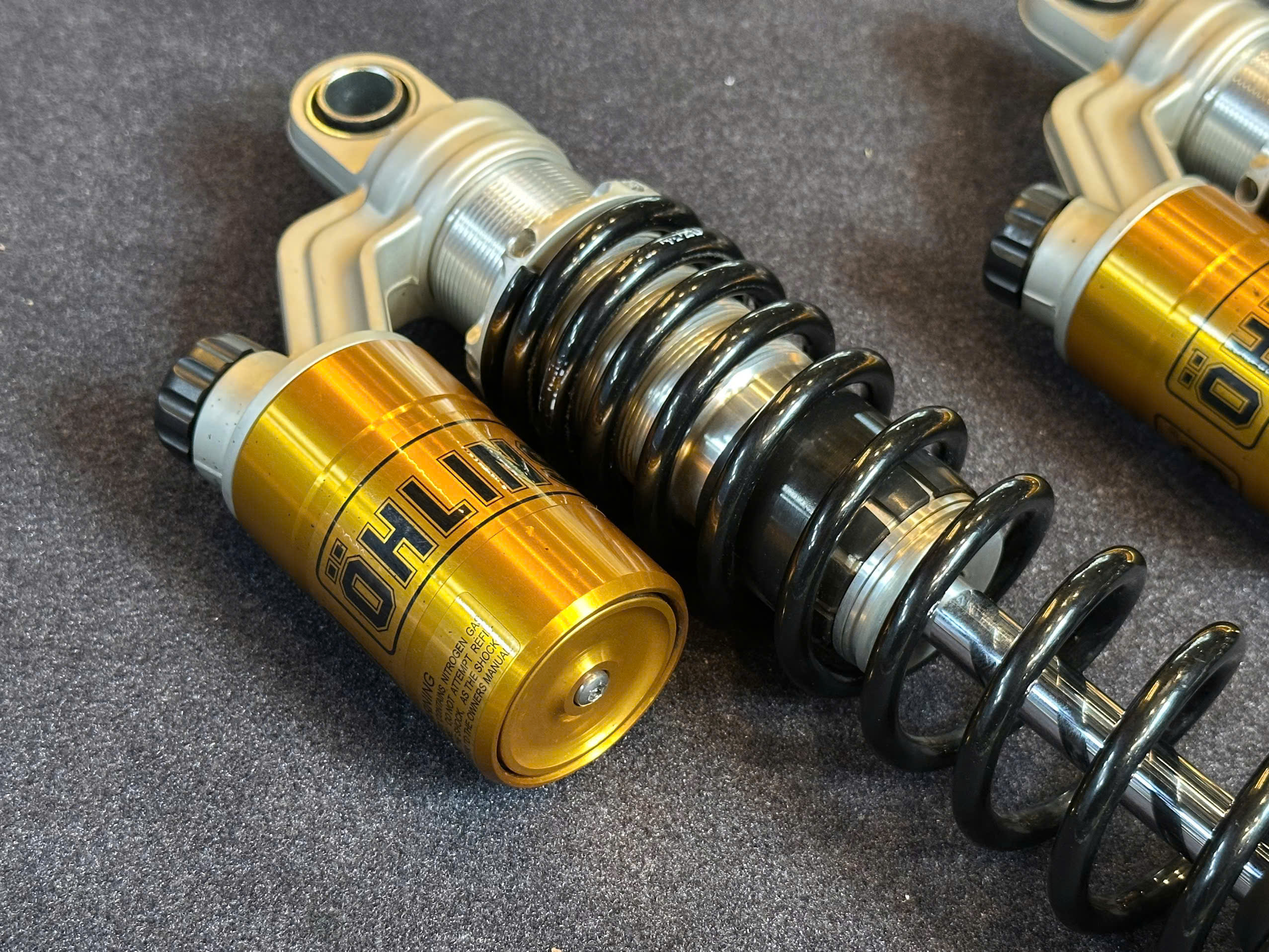 Cặp phuộc sau Ohlins Triumph Speed Twin 900 - 568KG