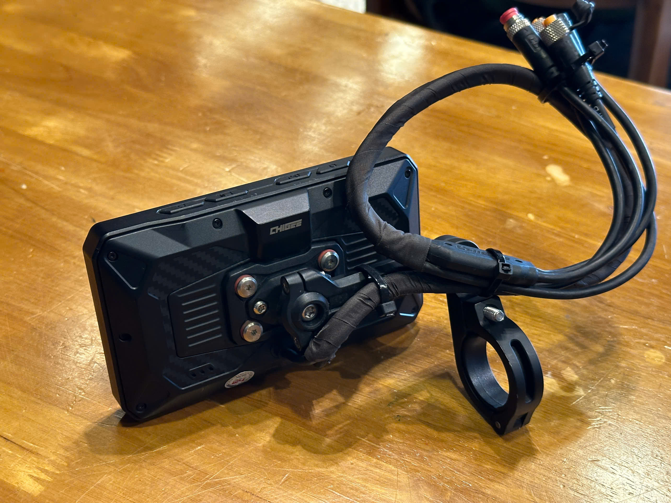 Màn hình Chigee 5 Lite (màn hình, áp suất lốp, camera trước+sau, GPS) - 581 KG