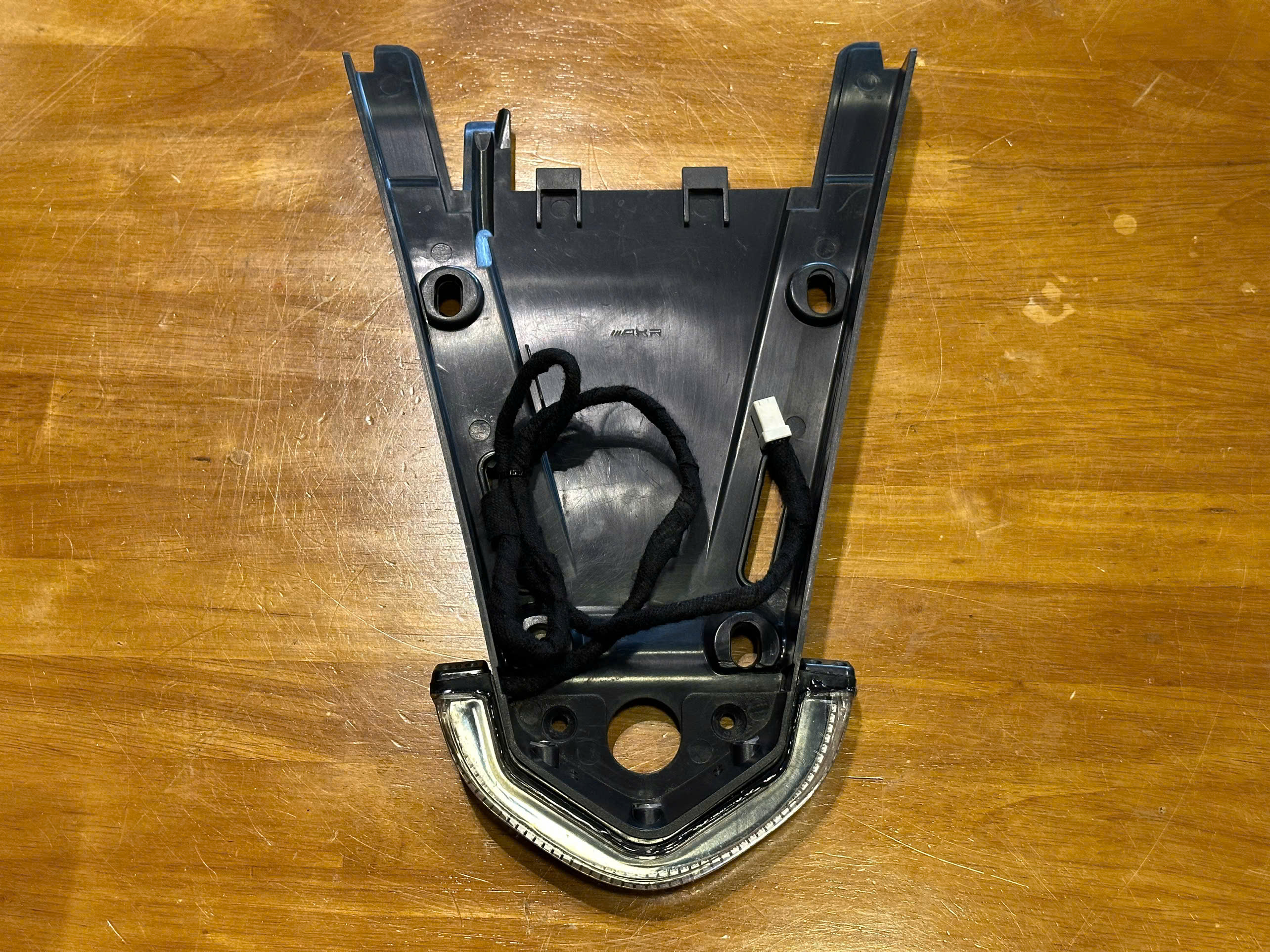 Đế đèn hậu cho BMW RNinet - 583KG