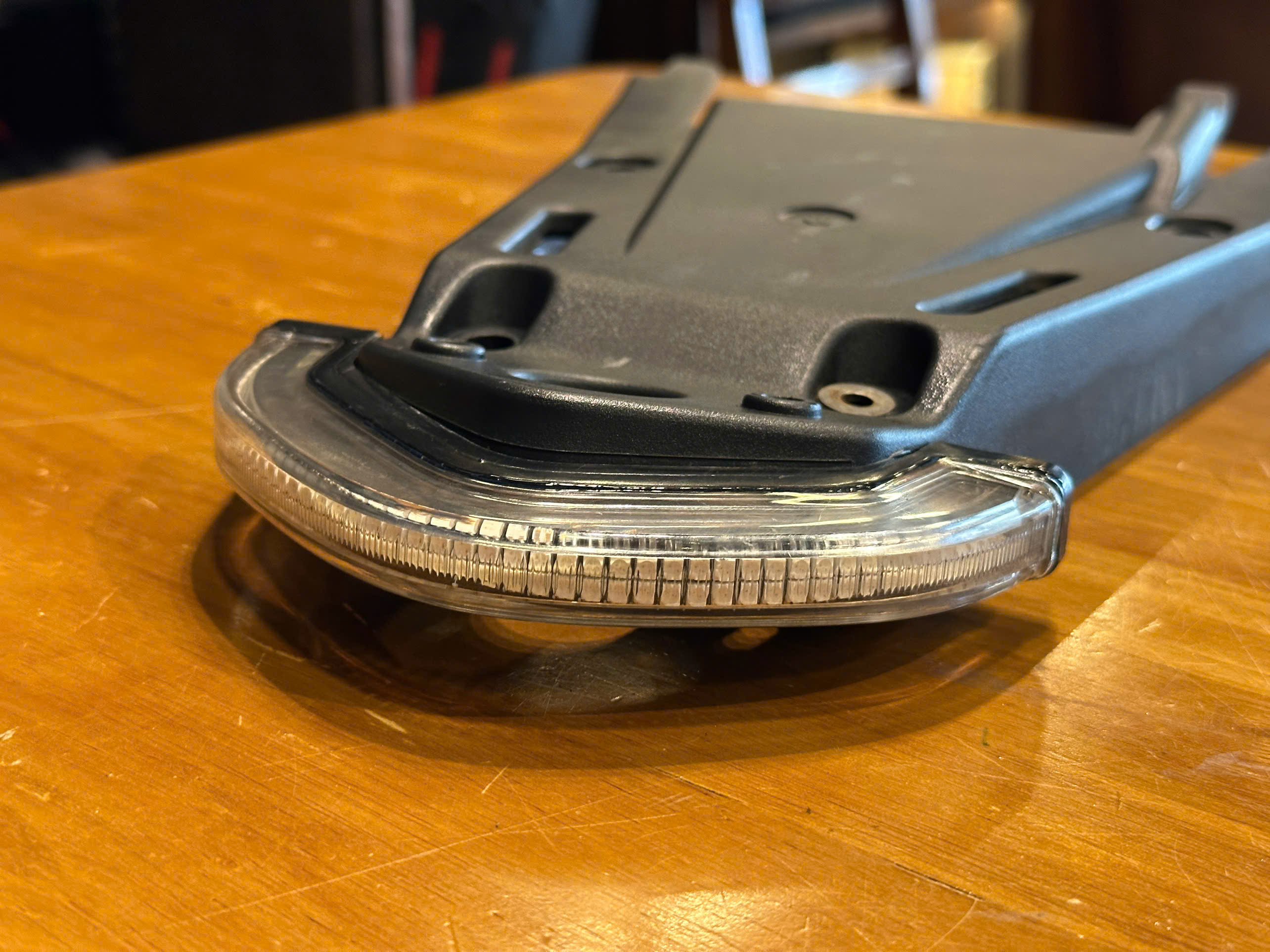 Đế đèn hậu cho BMW RNinet - 583KG