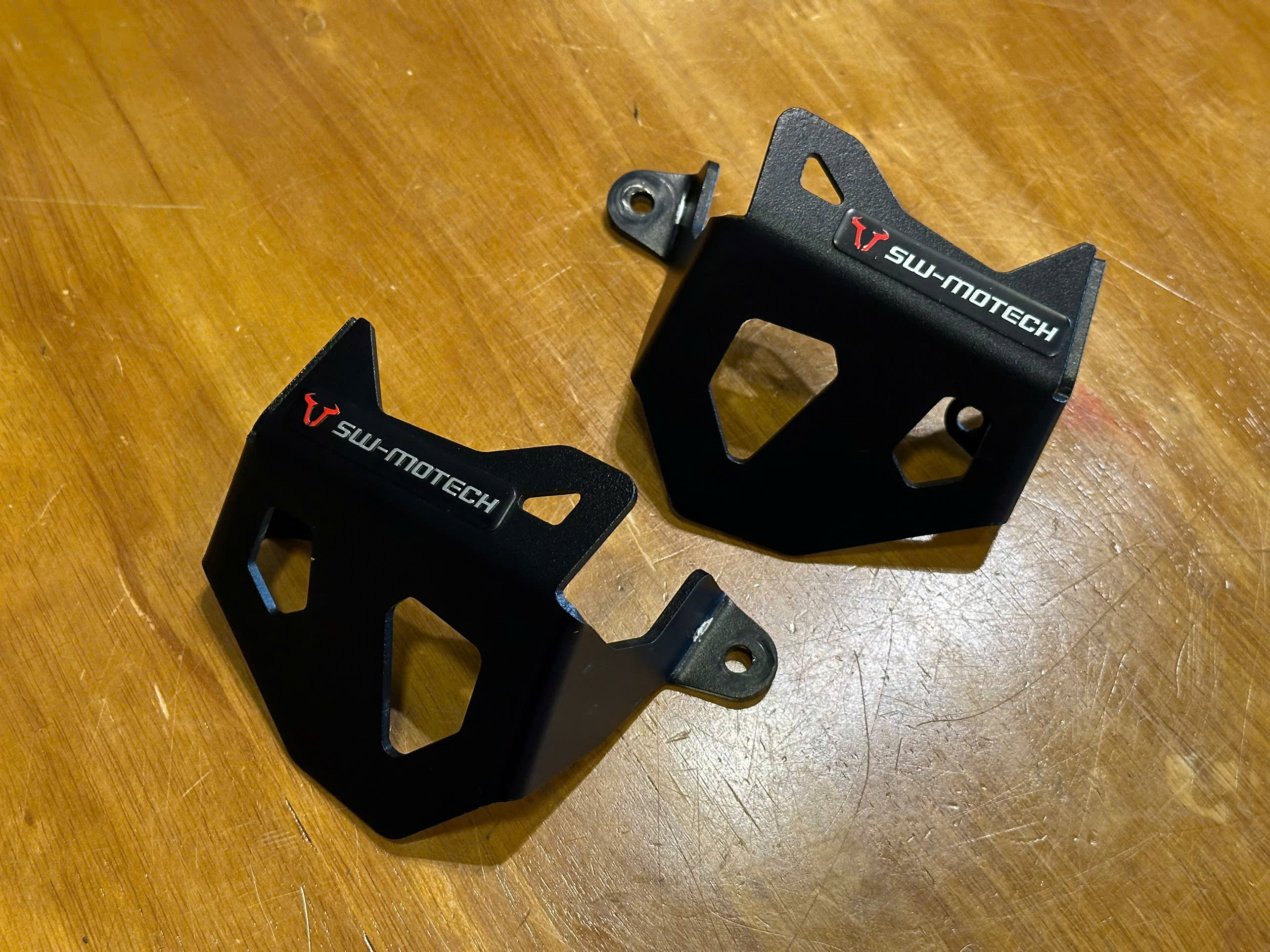 Bảo vệ kim phun SW Motech BMW RNineT - 589KG