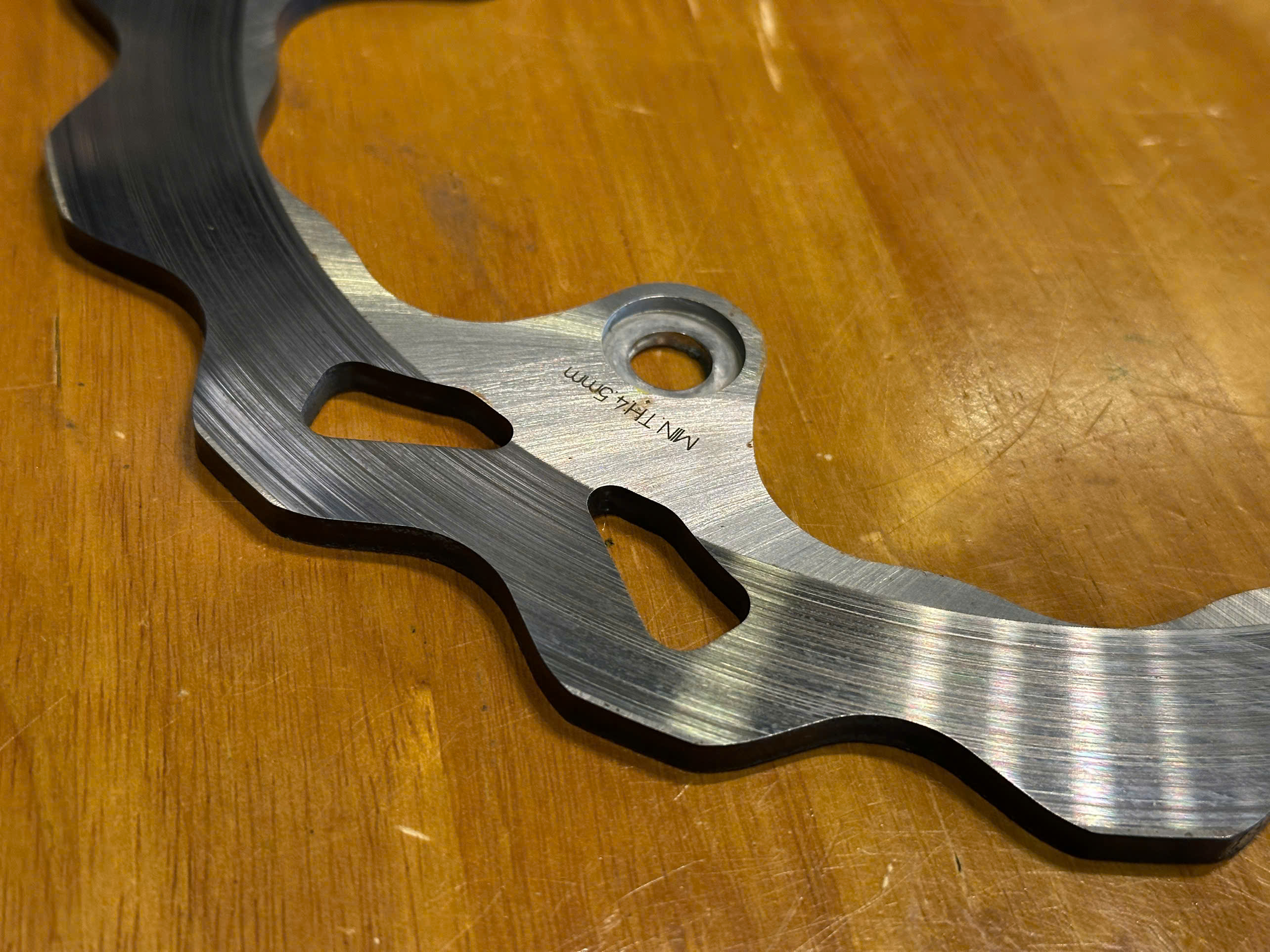 Đĩa thắng sau BMW RNineT - 596KG