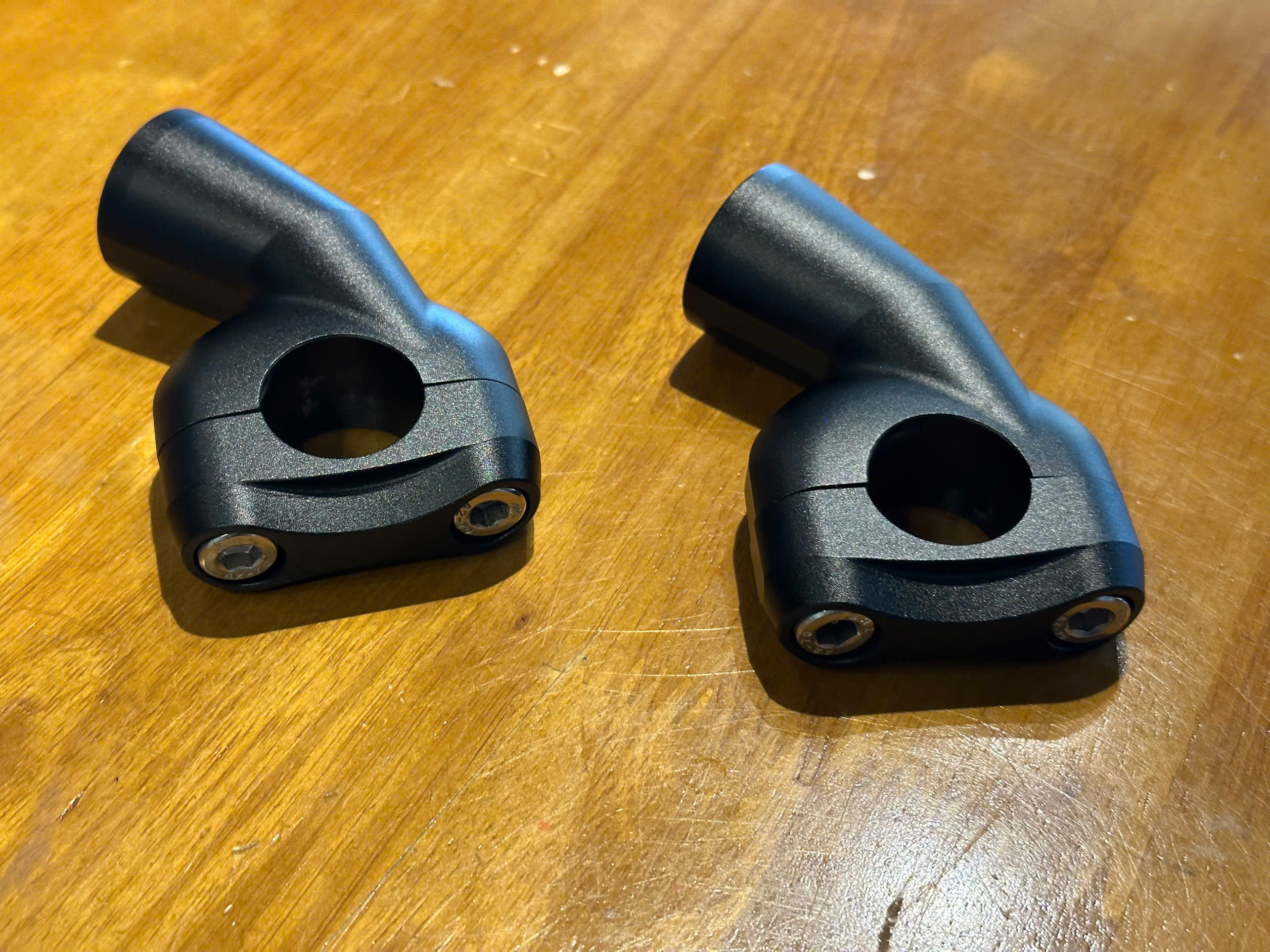 Cùm nâng ghi đông CNC Triumph T100/T120 25mm - 600