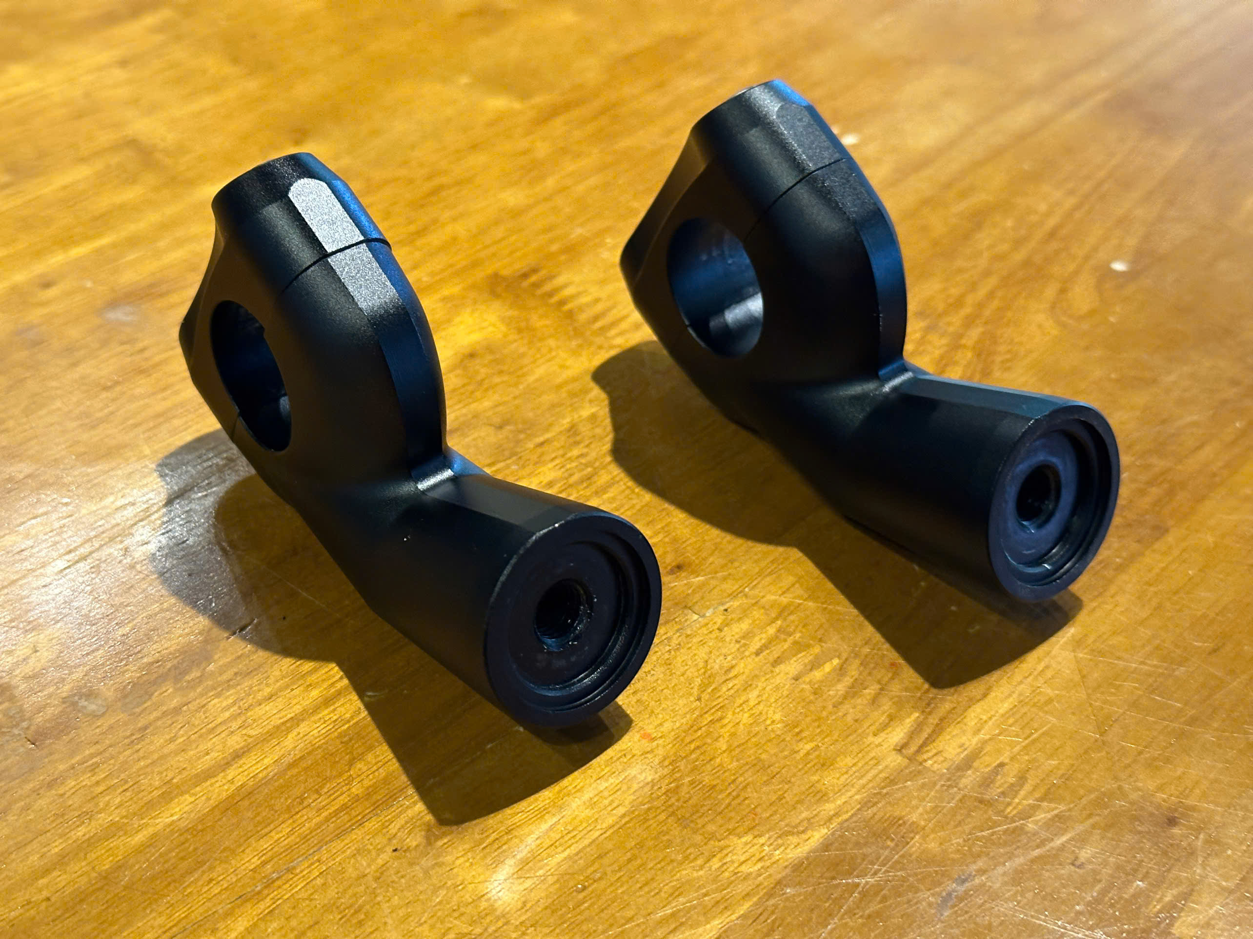 Cùm nâng ghi đông CNC Triumph T100/T120 25mm - 600