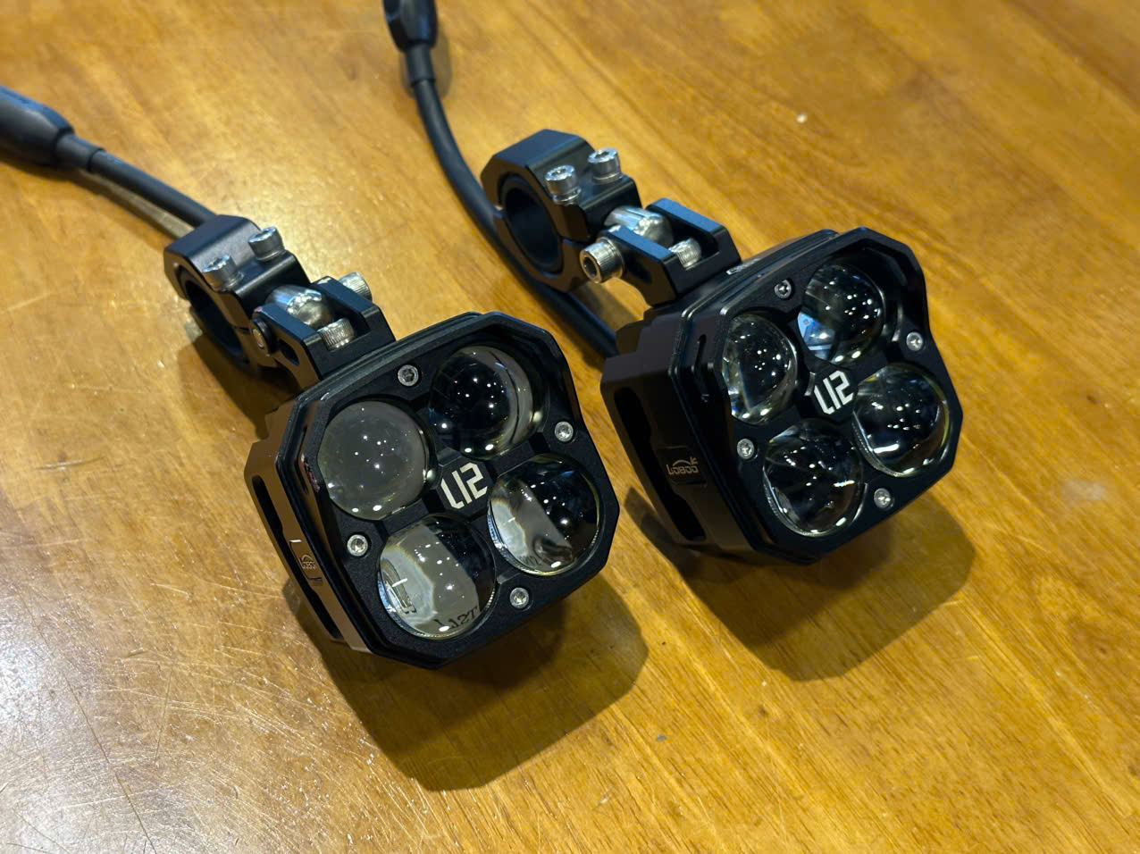 ĐÈN TRỢ SÁNG LOBOO L12 - 601