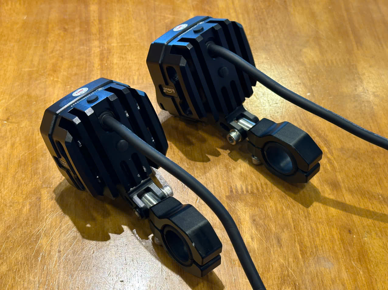 ĐÈN TRỢ SÁNG LOBOO L12 - 601