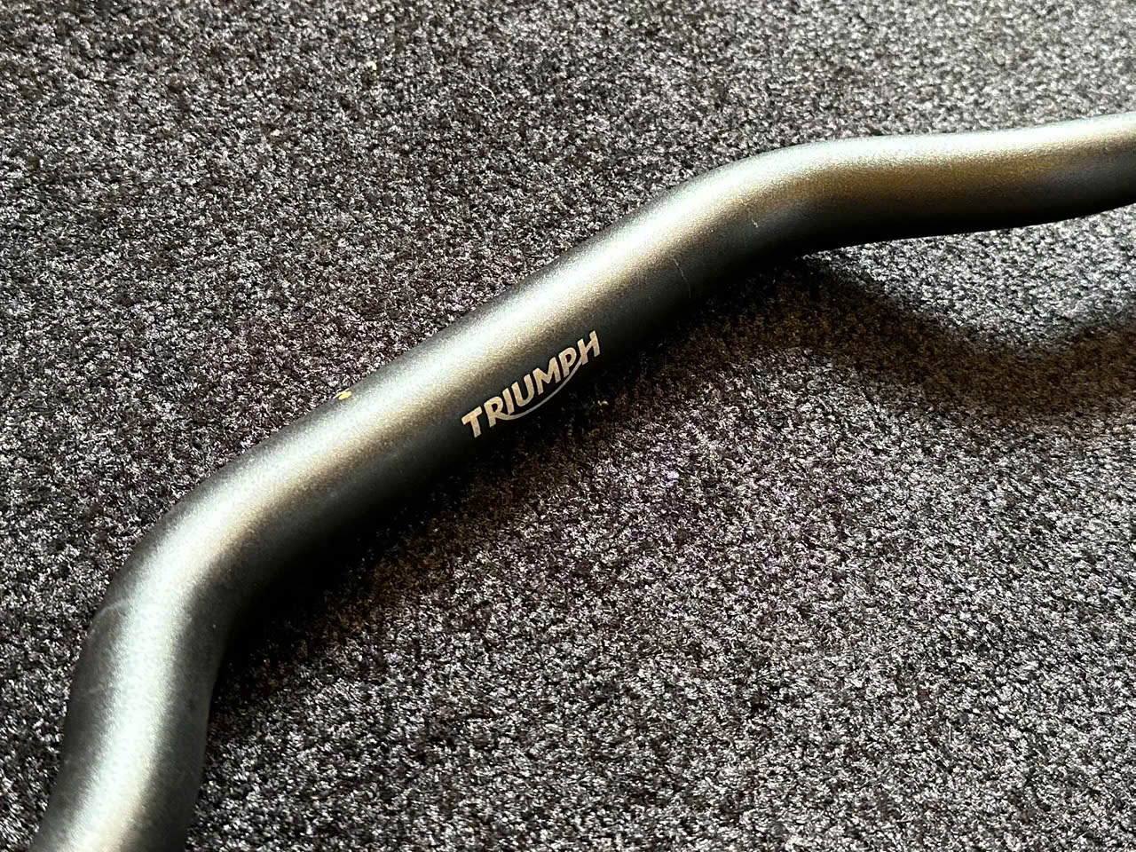 Ghi đông zin Triumph Scrambler 28mm (đen) - 612KG