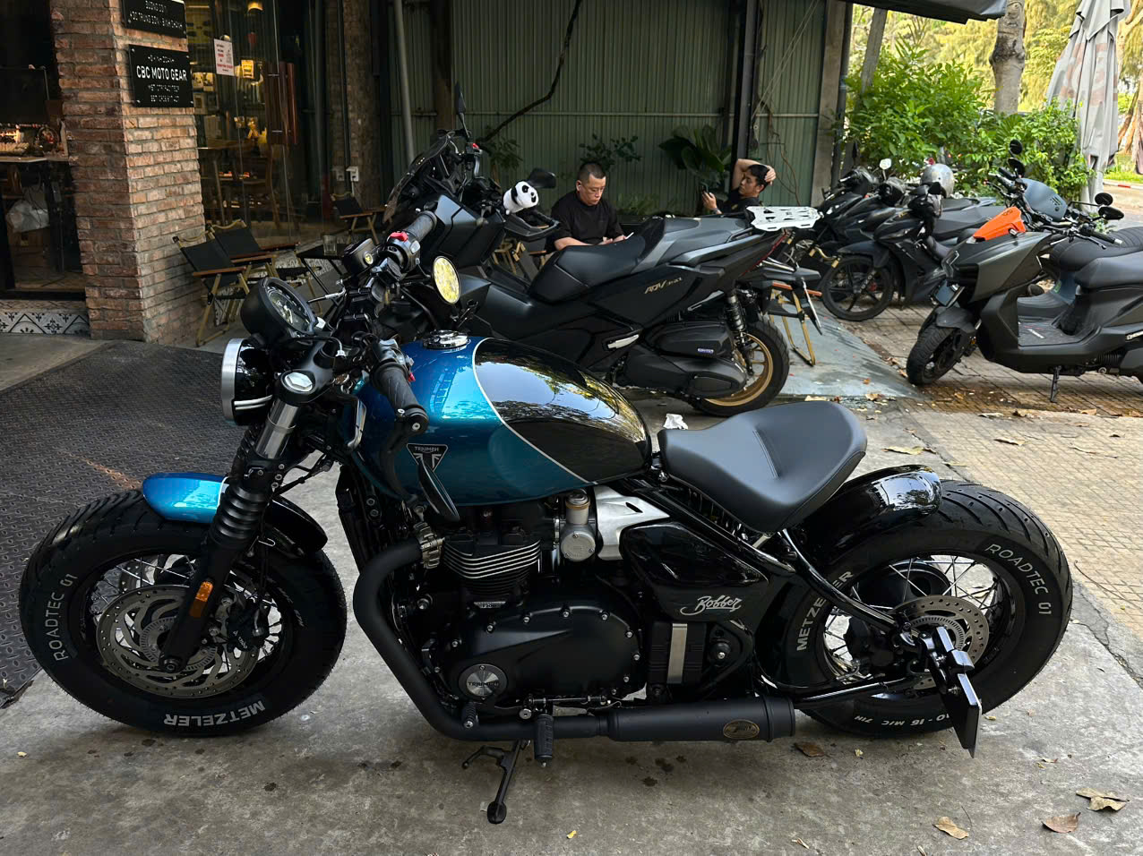 Pát biển số gập Triumph Bobber - 615