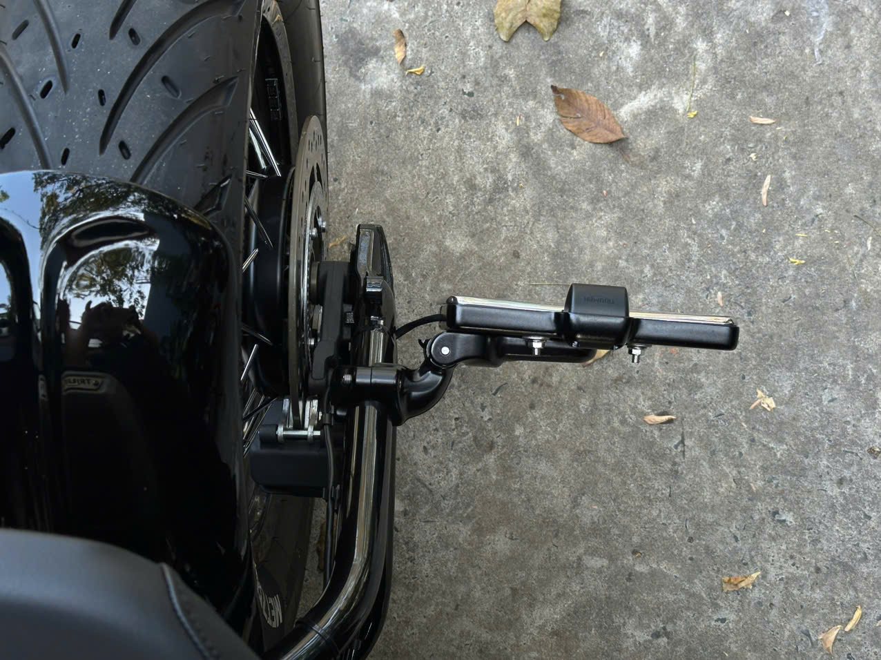 Pát biển số gập Triumph Bobber - 615