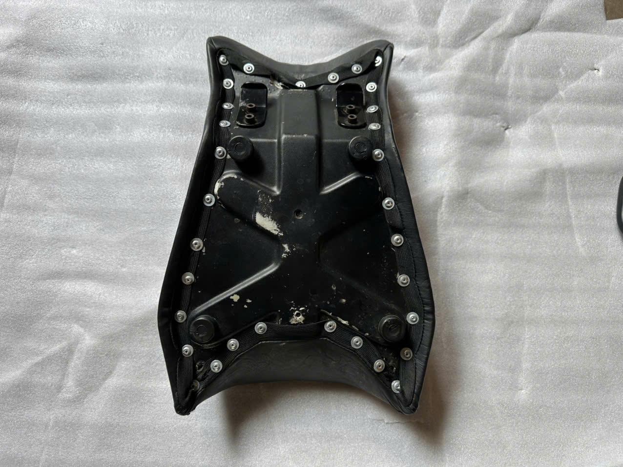 Yên unit garage cho BMW Rninet - 618 KG