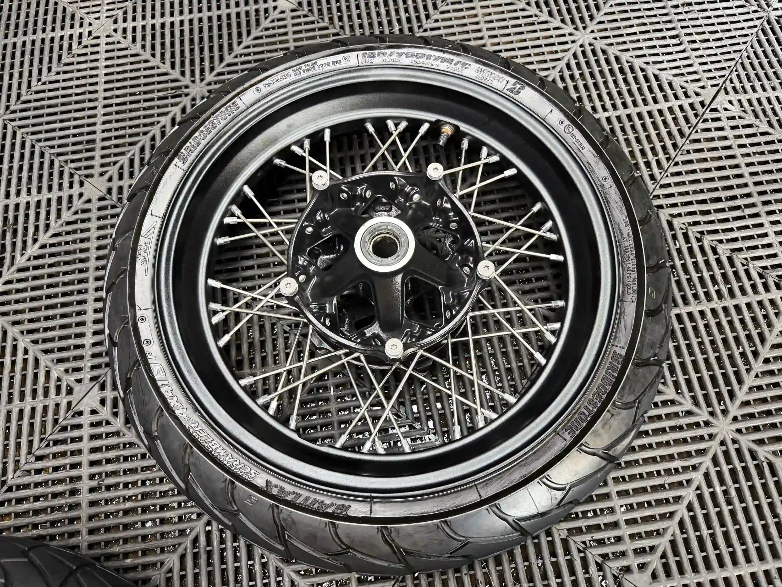 Cặp mâm zin BMW R Ninet Classic + vỏ Bridgestone - 552 KG