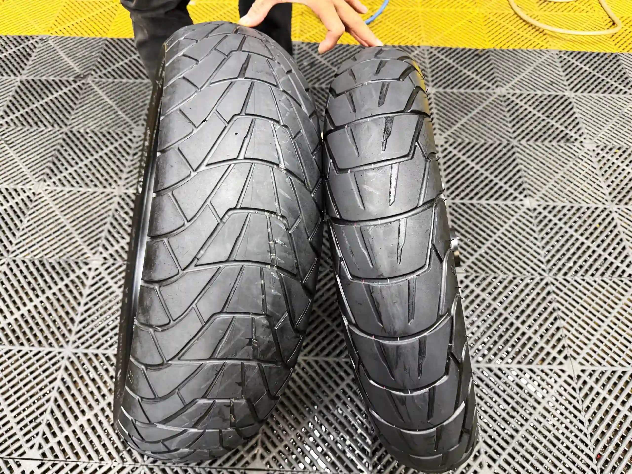 Cặp mâm zin BMW R Ninet Classic + vỏ Bridgestone - 552 KG