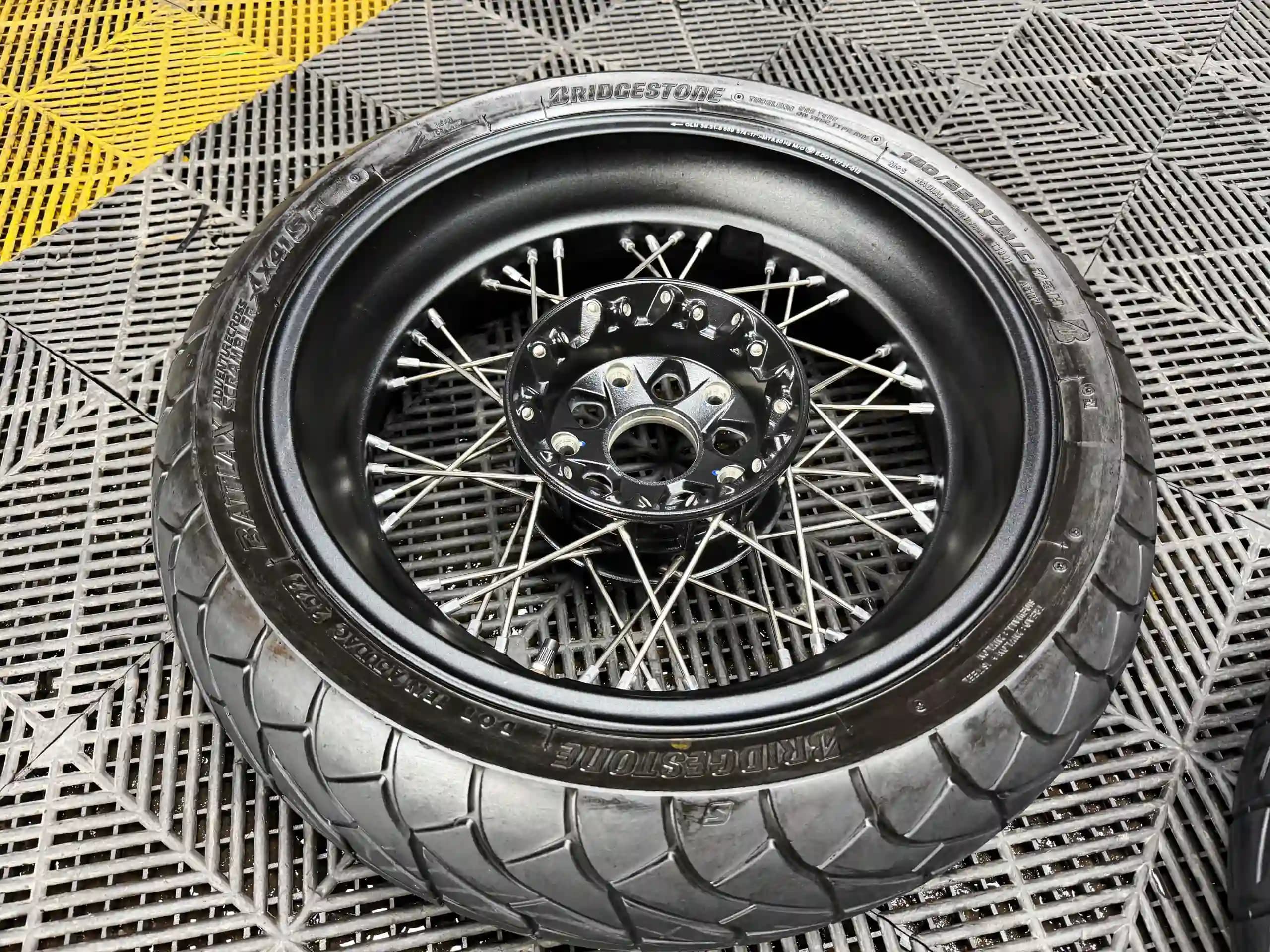 Cặp mâm zin BMW R Ninet Classic + vỏ Bridgestone - 552 KG