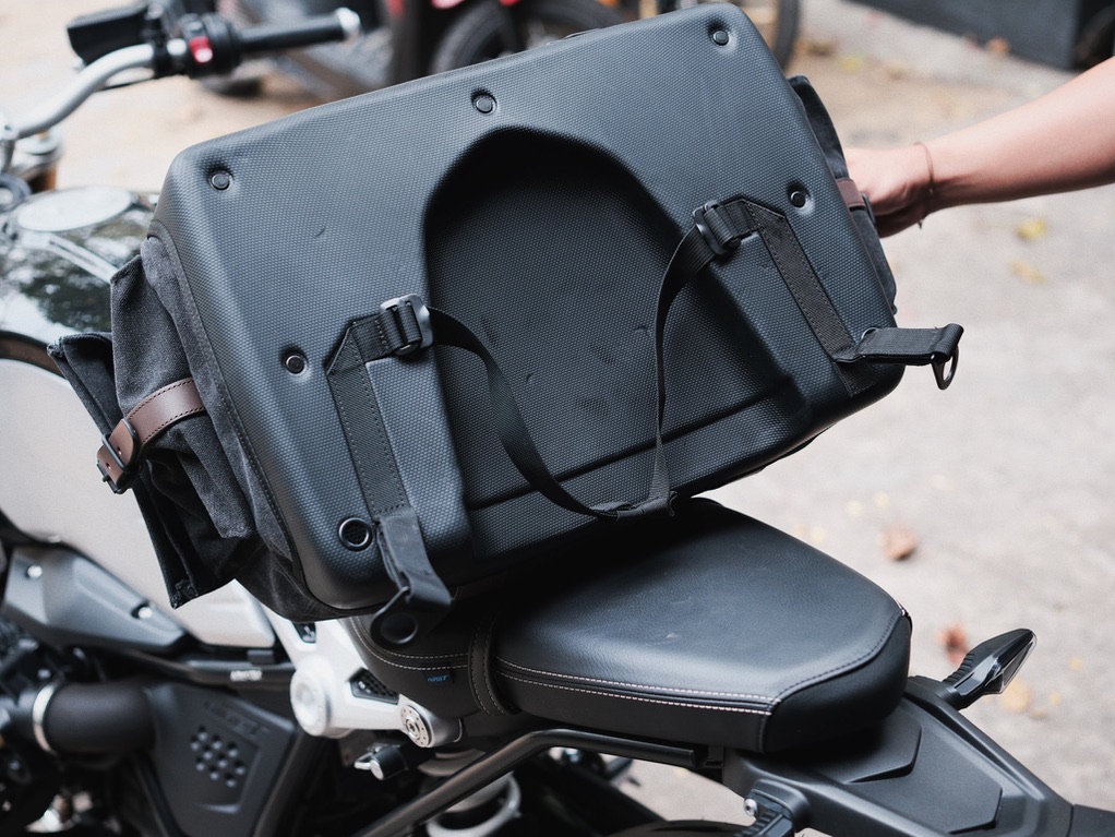 Túi yên sau chính hãng Bmw cho RnineT - 628KG