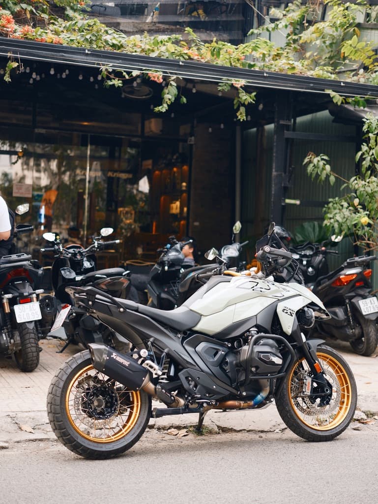 Pô Akrapovic Titanium Slip On cho BMW R1300 GS/GSA màu Đen - 629