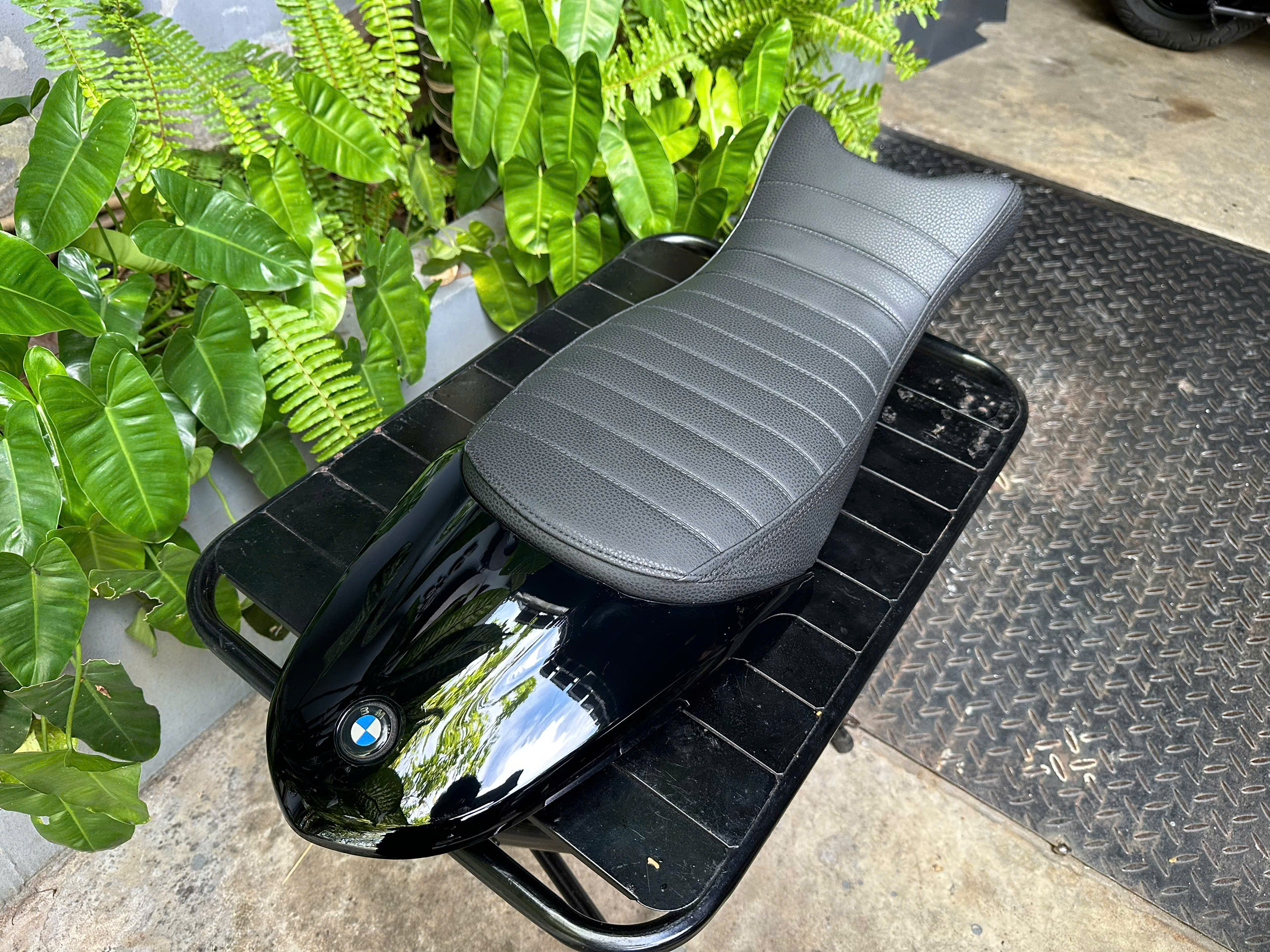 Yên solo cho Bmw Rninet - 657KG