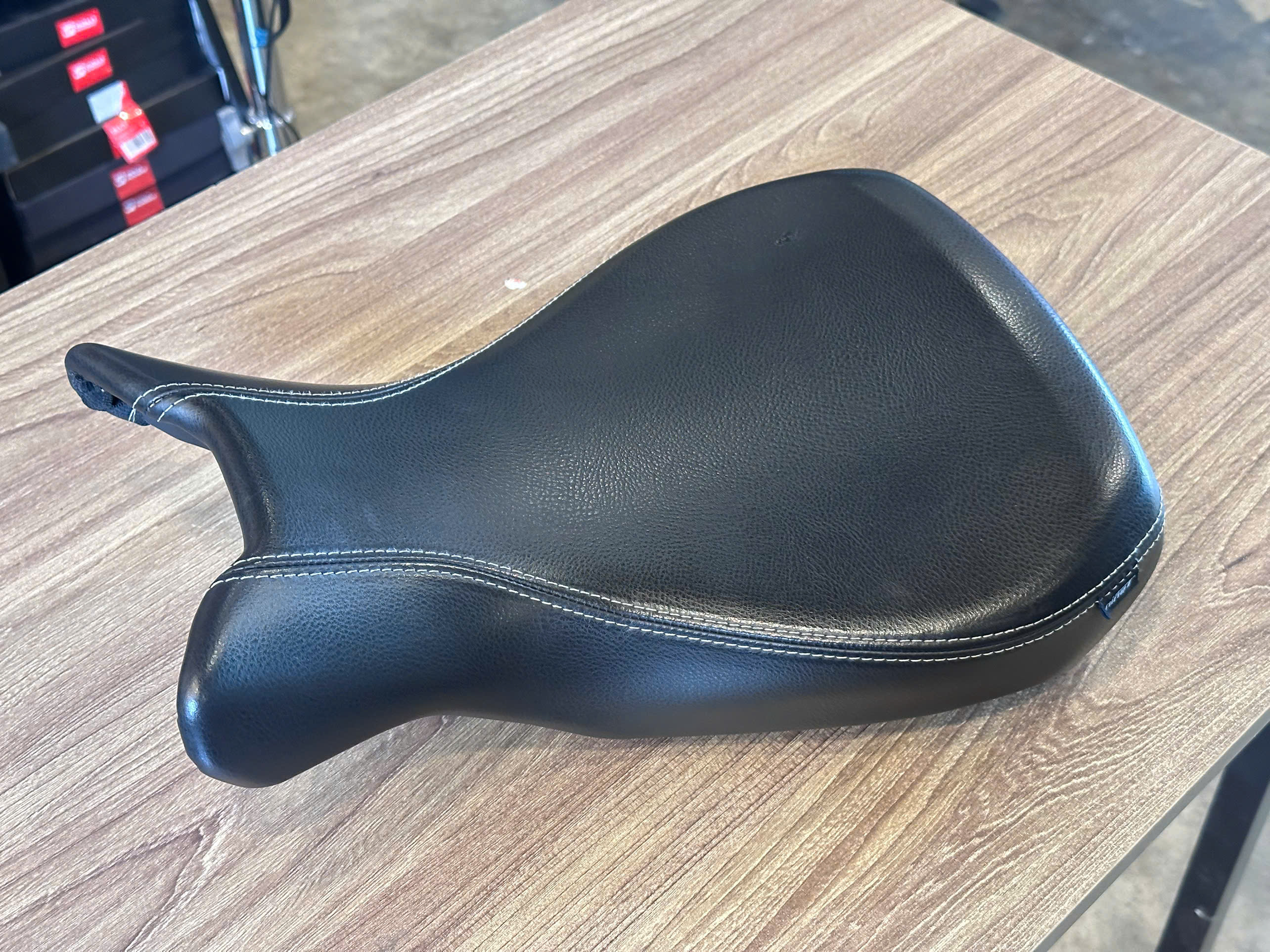Yên trước zin cho BMW Rninet - 518KG