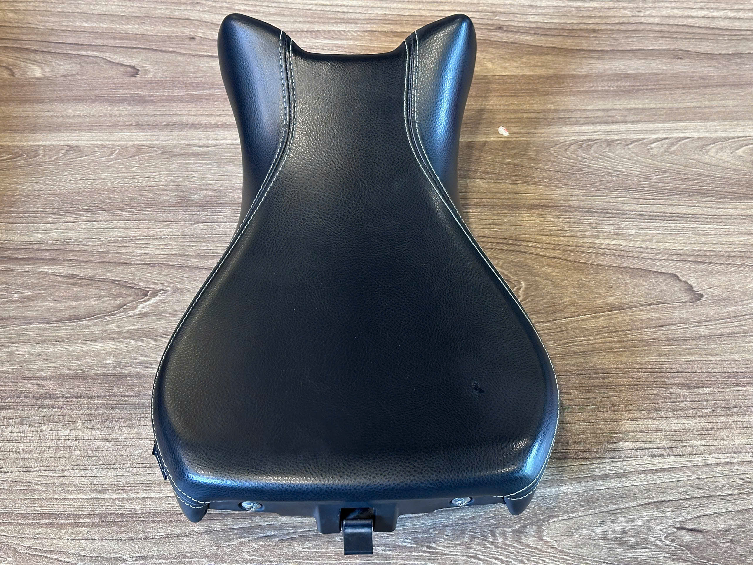 Yên trước zin cho BMW Rninet - 518KG