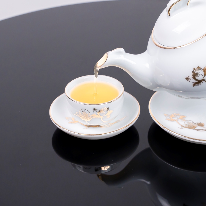 Bộ ấm chén sứ trắng hoa sen vàng
