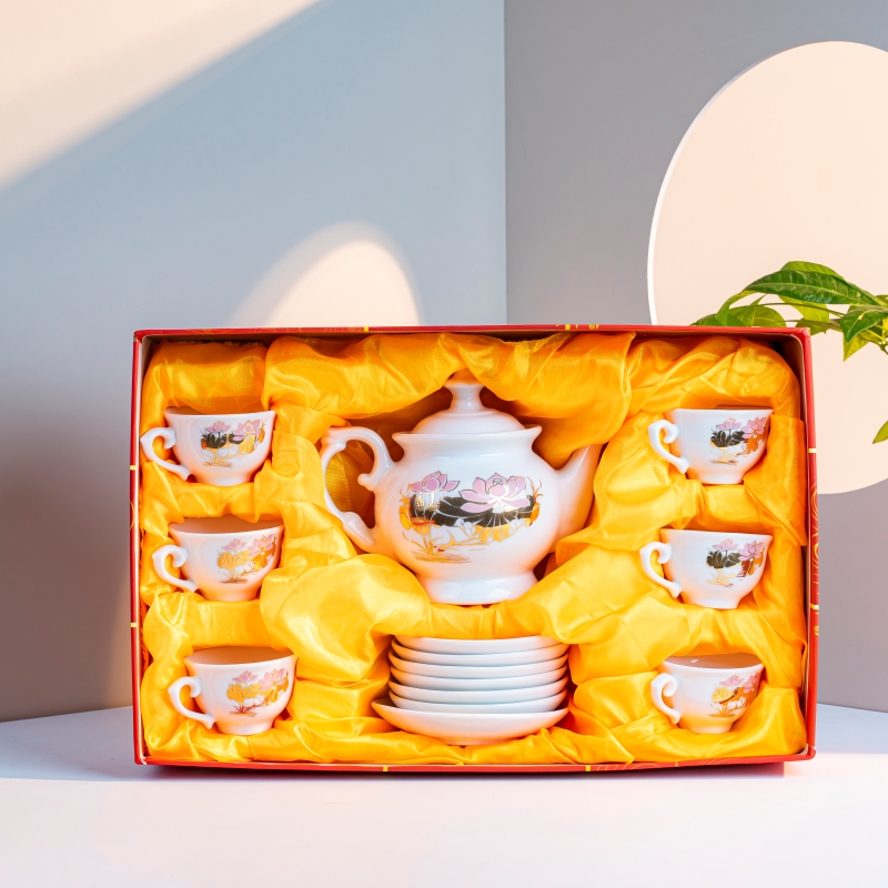 Bộ ấm chén sứ Ruby họa tiết hoa sen