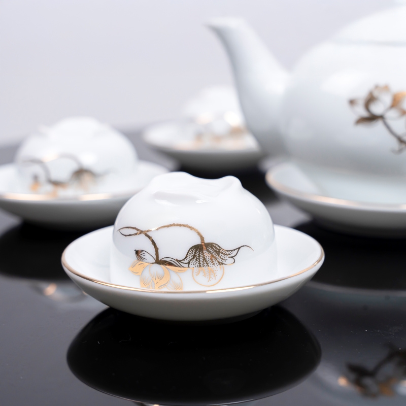 Bộ ấm chén sứ trắng hoa sen vàng