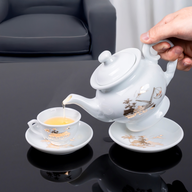 Bộ ấm chén sứ miền quê